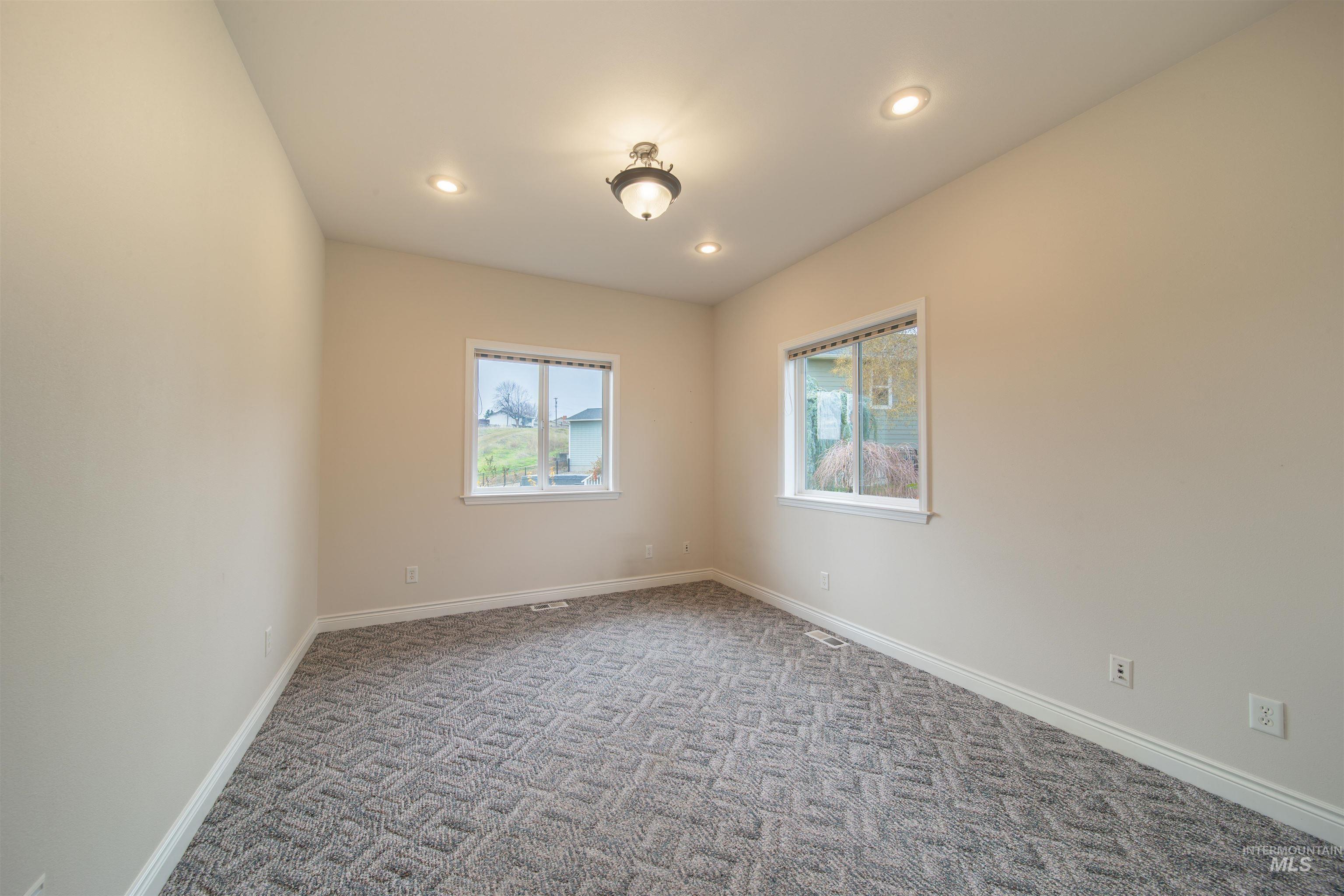 1993 & 1971 10th Ave, Clarkston, Washington, 99403, United States, 5 Bedrooms Bedrooms, ,Residential,For Sale,1993 & 1971 10th Ave,1616374