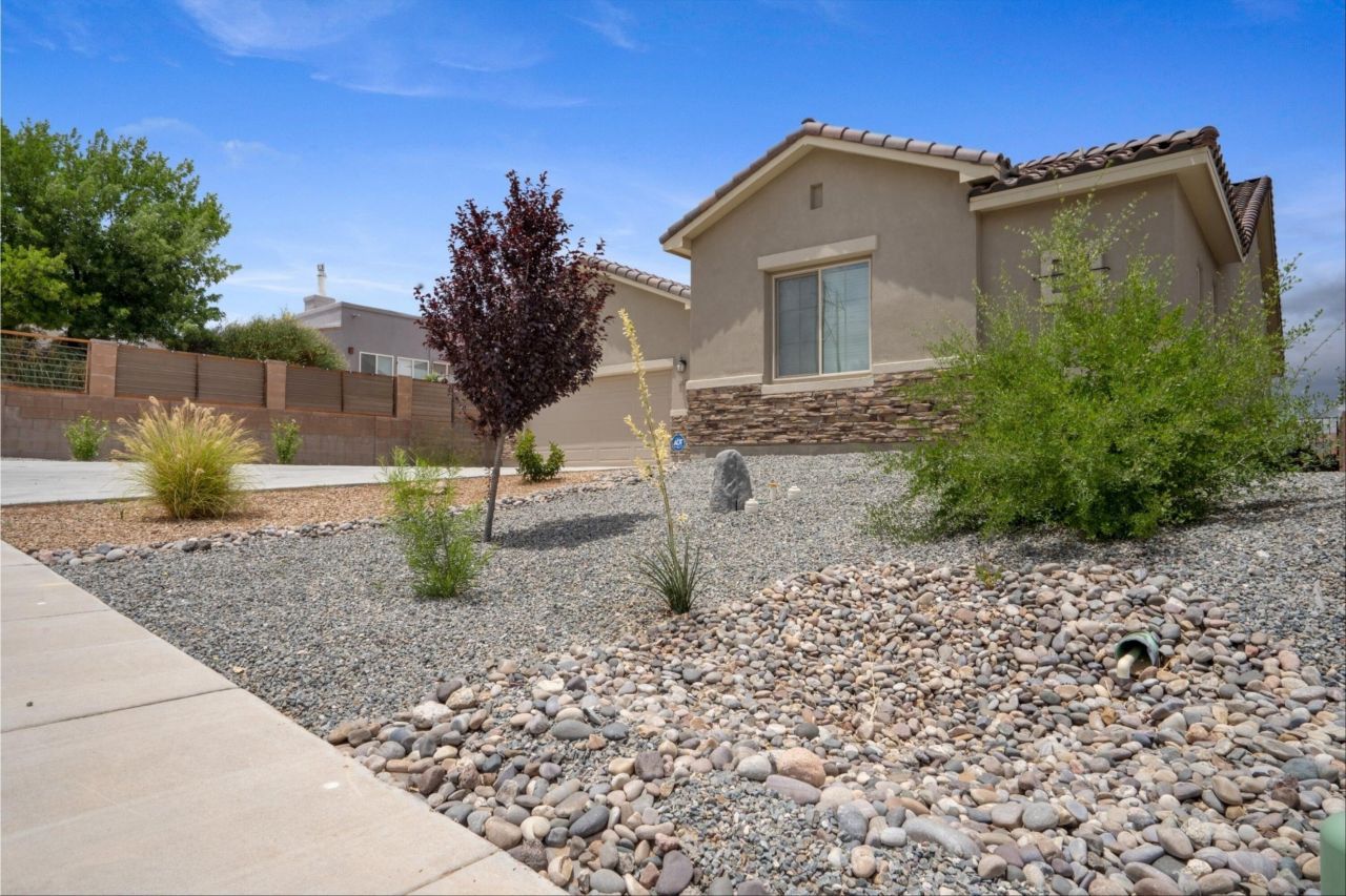Rio Rancho, New Mexico, 87124, United States, 4 Bedrooms Bedrooms, ,4 BathroomsBathrooms,Residential,For Sale,1919636