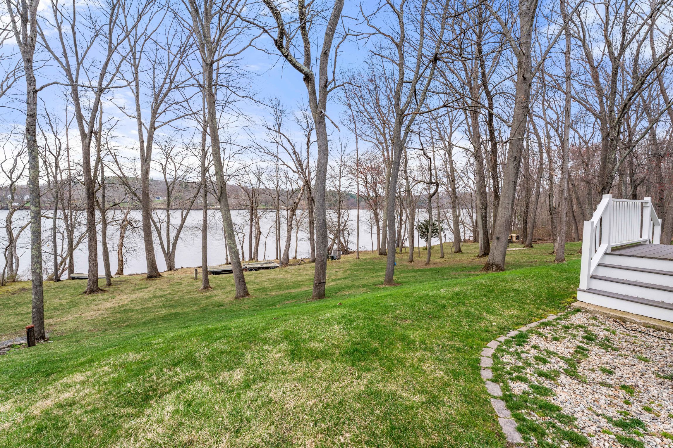  16 Merrimack River Road, Groveland, MA, 01834 - 物件實景