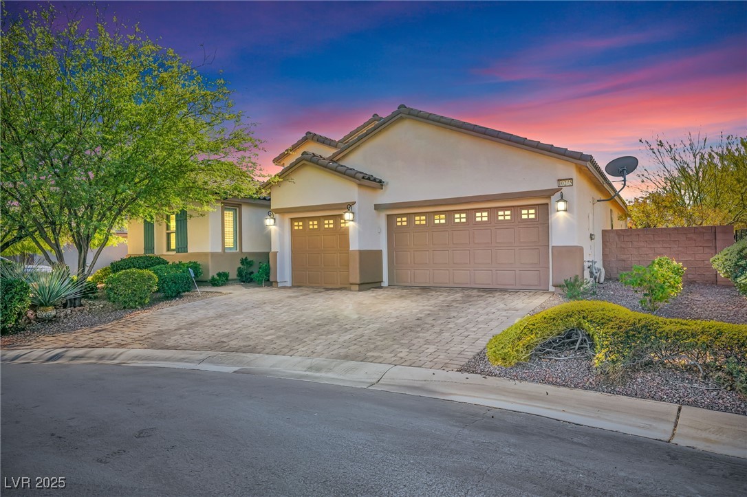 Las Vegas, Nevada, 89166, United States, 3 Bedrooms Bedrooms, ,2 BathroomsBathrooms,Residential,For Sale,1989414