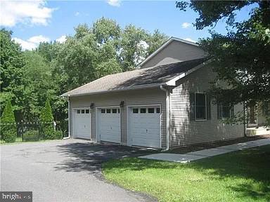 Manalapan, New Jersey, 07726, United States, 4 Bedrooms Bedrooms, ,3 BathroomsBathrooms,Residential,For Sale,1977745