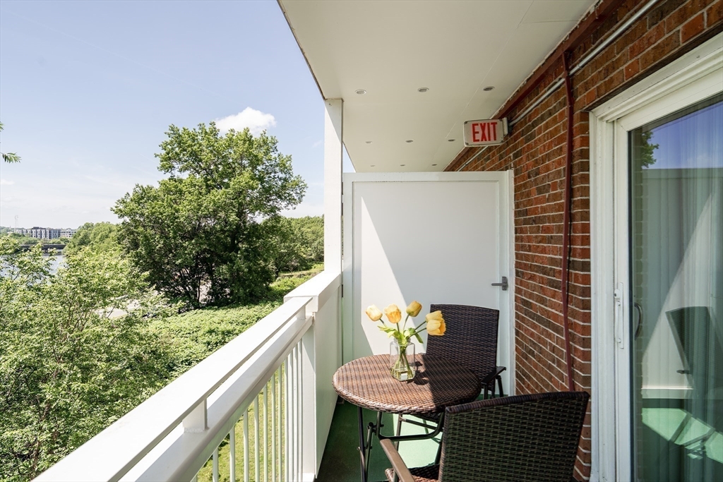 Watertown, Massachusetts, 02472, United States, 2 Bedrooms Bedrooms, ,1 BathroomBathrooms,Residential,For Sale,1865880