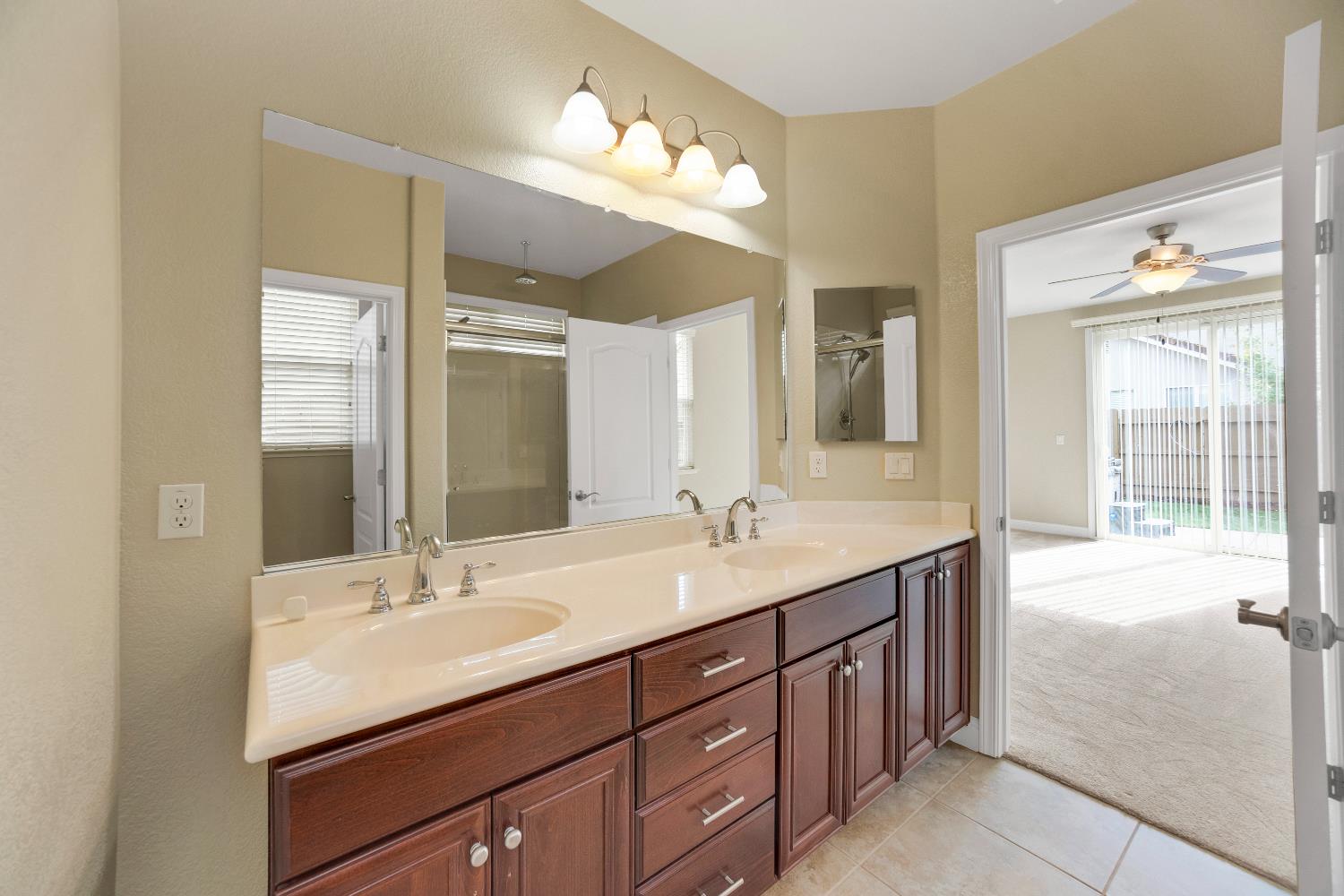 Roseville, California, 95661, United States, 3 Bedrooms Bedrooms, ,2 BathroomsBathrooms,Residential,For Sale,1987670