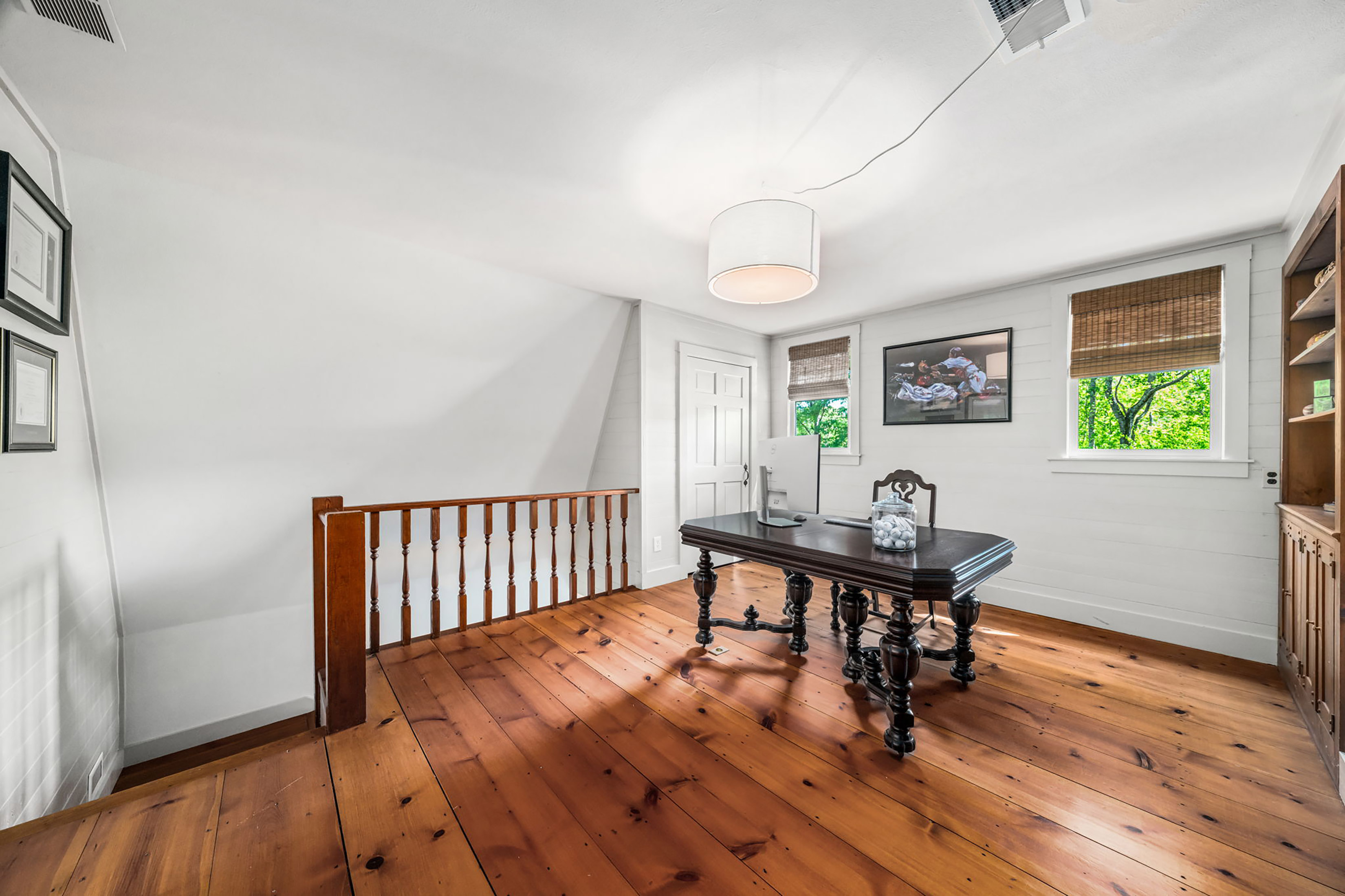  Live Timeless in Coveted Farmhouse on 4+ Private Gated Acres In Roswell - 物件實景