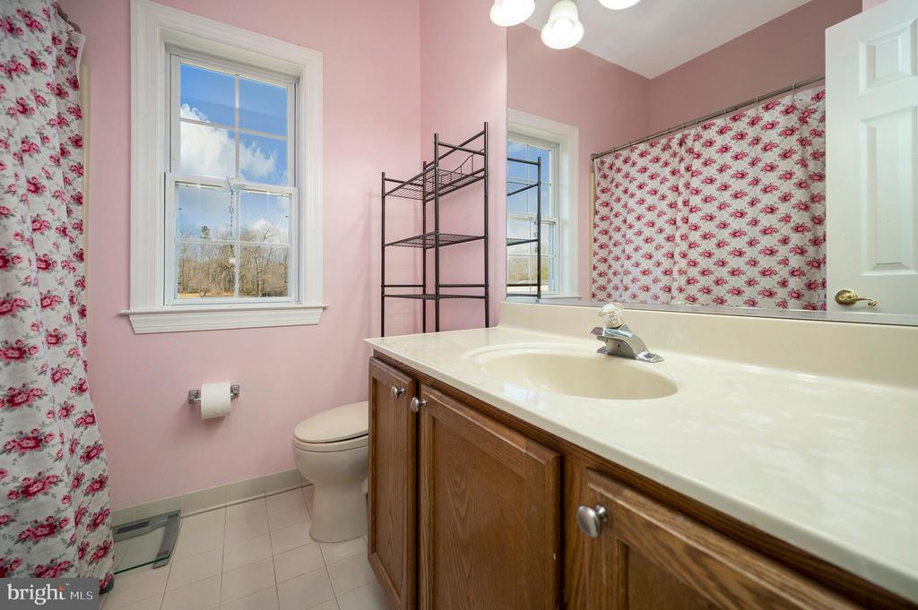 Sumerduck, Virginia, 22742, United States, 4 Bedrooms Bedrooms, ,5 BathroomsBathrooms,Residential,For Sale,2048793