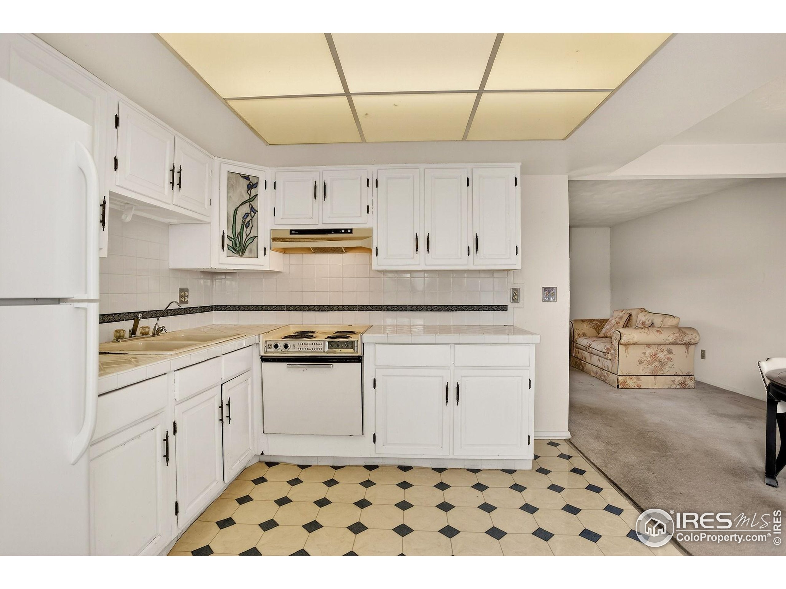 Boulder, Colorado, 80305, United States, 4 Bedrooms Bedrooms, ,1 BathroomBathrooms,Residential,For Sale,1989677