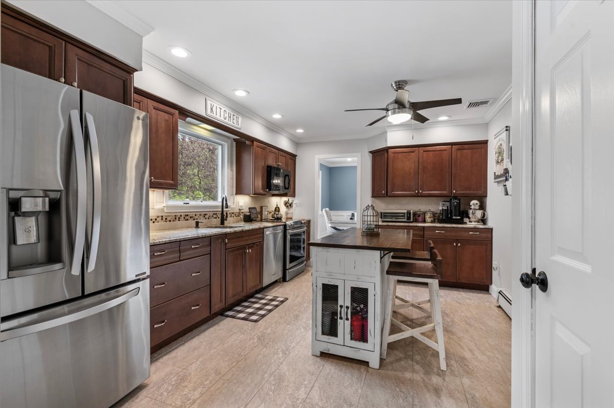 Sayville, New York, 11782, United States, 4 Bedrooms Bedrooms, ,3 BathroomsBathrooms,Residential,For Sale,1982763