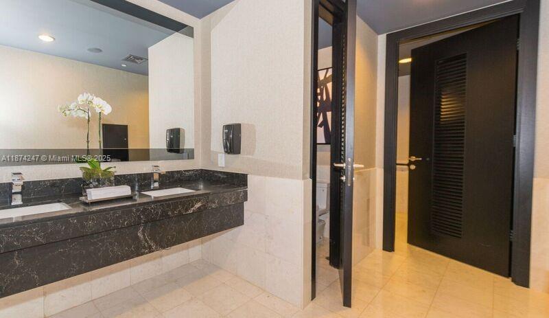 Miami, Florida, 33131, United States, 2 Bedrooms Bedrooms, ,3 BathroomsBathrooms,Residential,For Sale,1942203