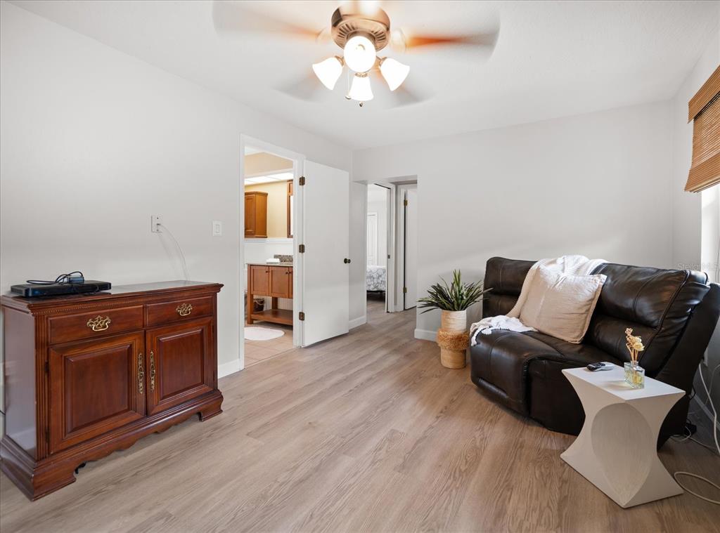 Clearwater, Florida, 33761, United States, 5 Bedrooms Bedrooms, ,3 BathroomsBathrooms,Residential,For Sale,1919685