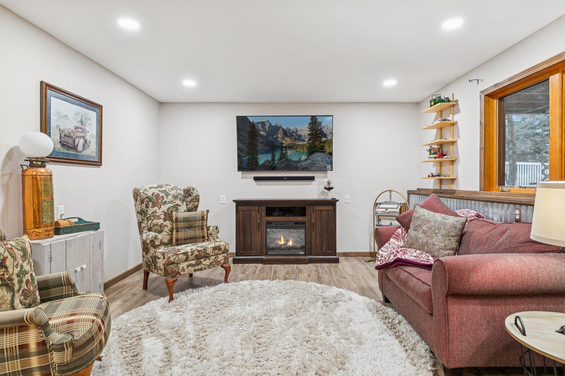 Woodbury, Minnesota, 55129, United States, 5 Bedrooms Bedrooms, ,3 BathroomsBathrooms,Residential,For Sale,1998443