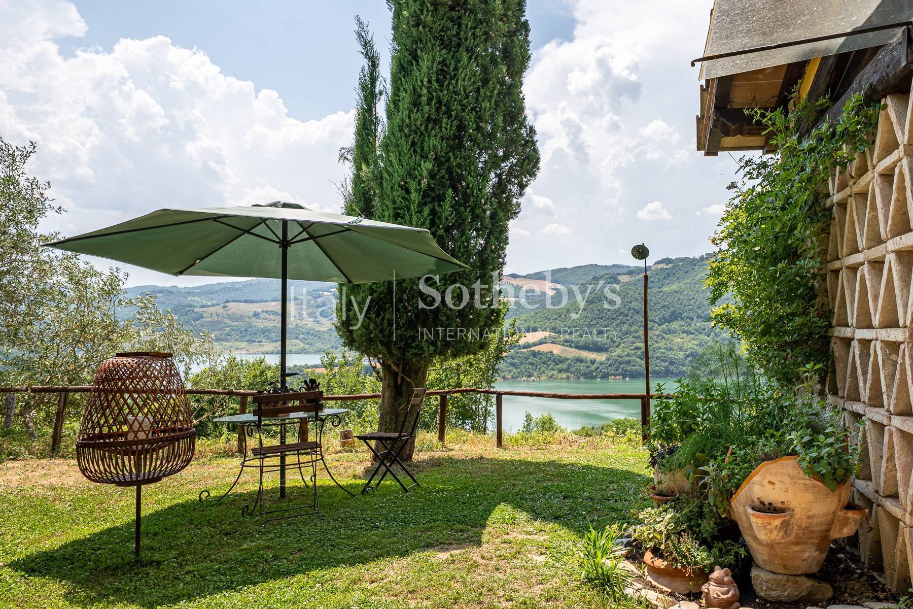  Stunning lake view historic renovated farmhouse with pool - 物件實景