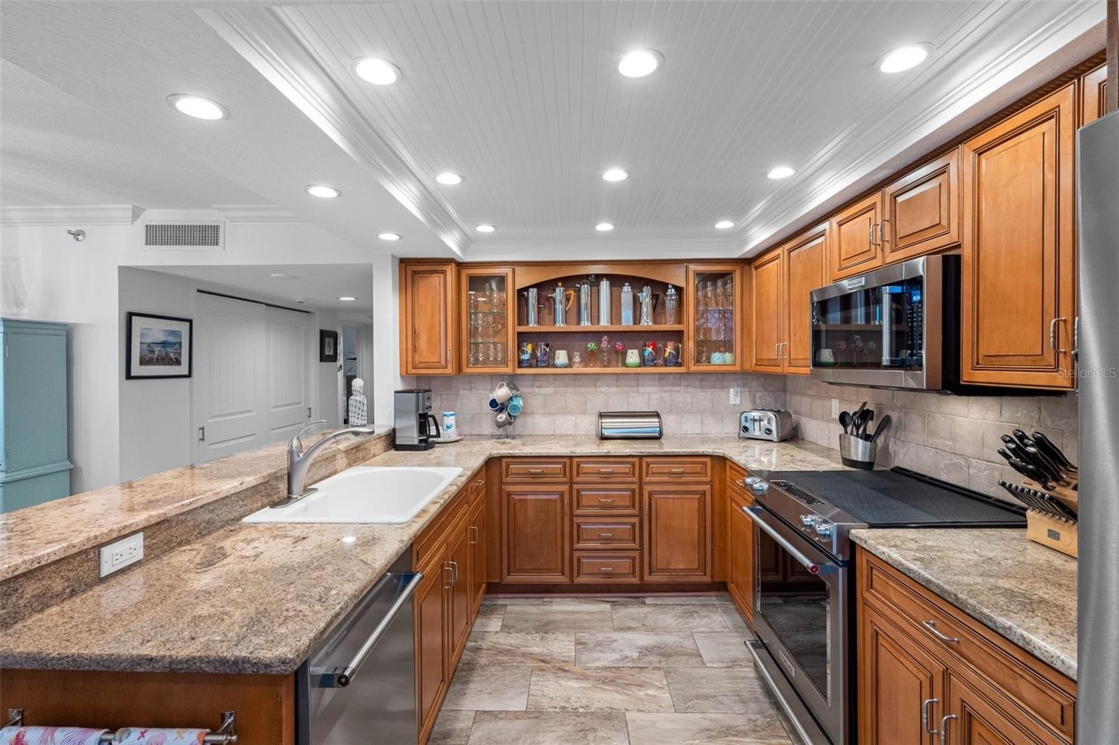 CLEARWATER BEACH, Florida, 33767, United States, 2 Bedrooms Bedrooms, ,2 BathroomsBathrooms,Residential,For Sale,2005521