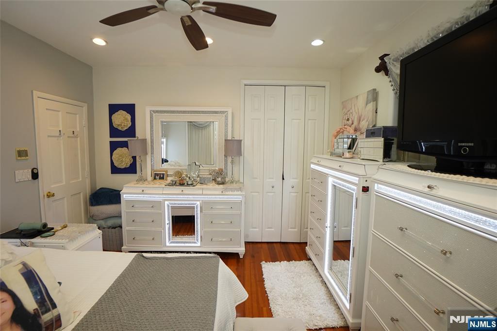 Cliffside Park, New Jersey, 07010, United States, 3 Bedrooms Bedrooms, ,2 BathroomsBathrooms,Residential,For Sale,1992851