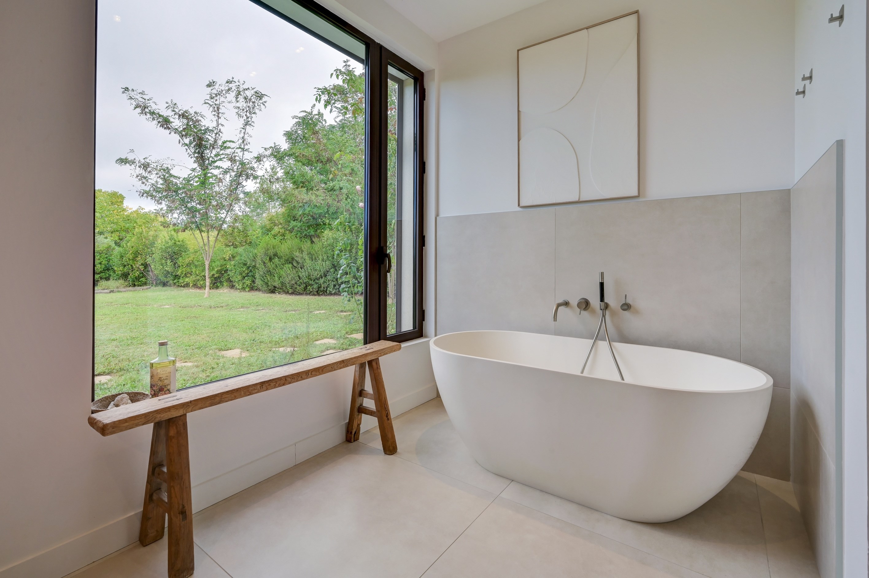  THE LUXURY OF SINGLE-LEVEL LIVING IN A SECURE PRIVATE ESTATE - 物件實景