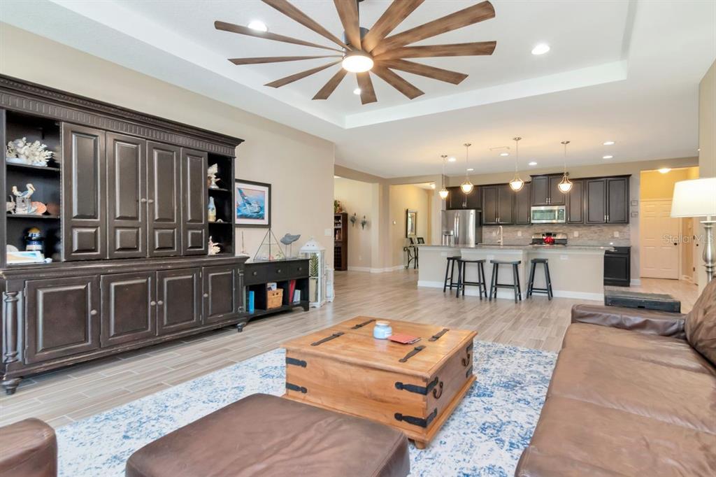 Bradenton, Florida, 34212, United States, 4 Bedrooms Bedrooms, ,4 BathroomsBathrooms,Residential,For Sale,1908693