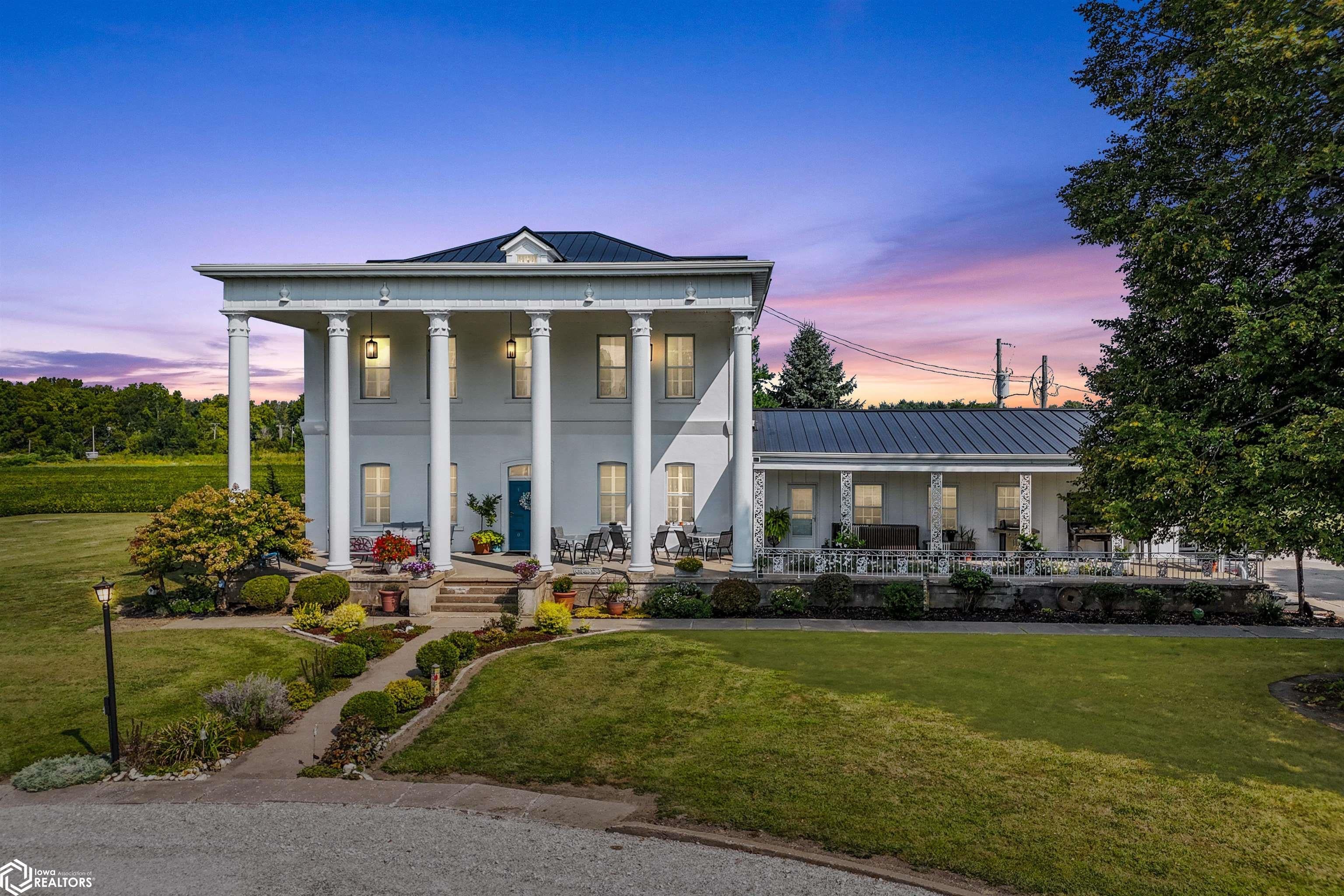 Dallas City, Illinois, 62330, United States, 8 Bedrooms Bedrooms, ,7 BathroomsBathrooms,Residential,For Sale,1980104