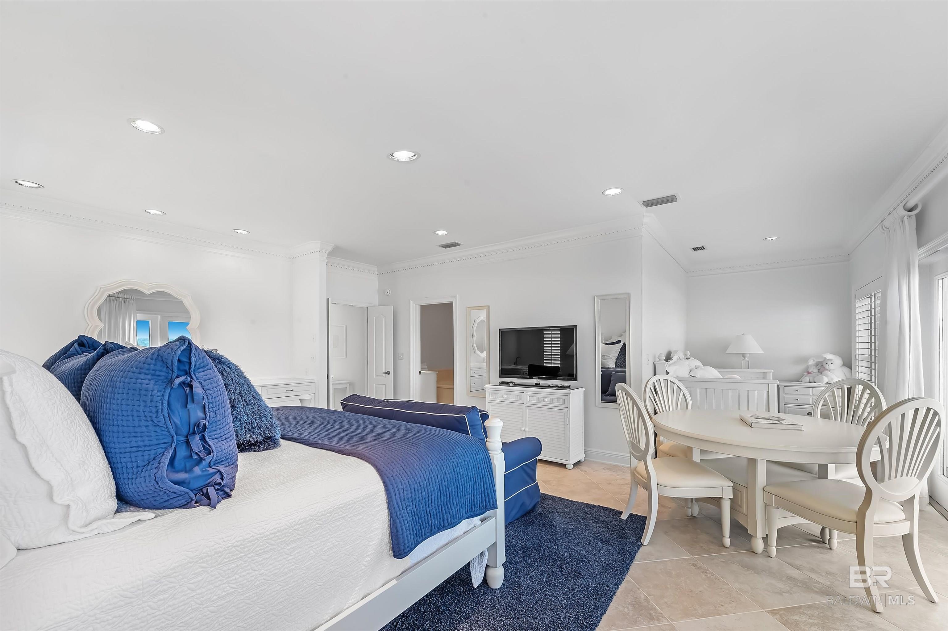 Pensacola, Florida, 32507, United States, 8 Bedrooms Bedrooms, ,9 BathroomsBathrooms,Residential,For Sale,1983870