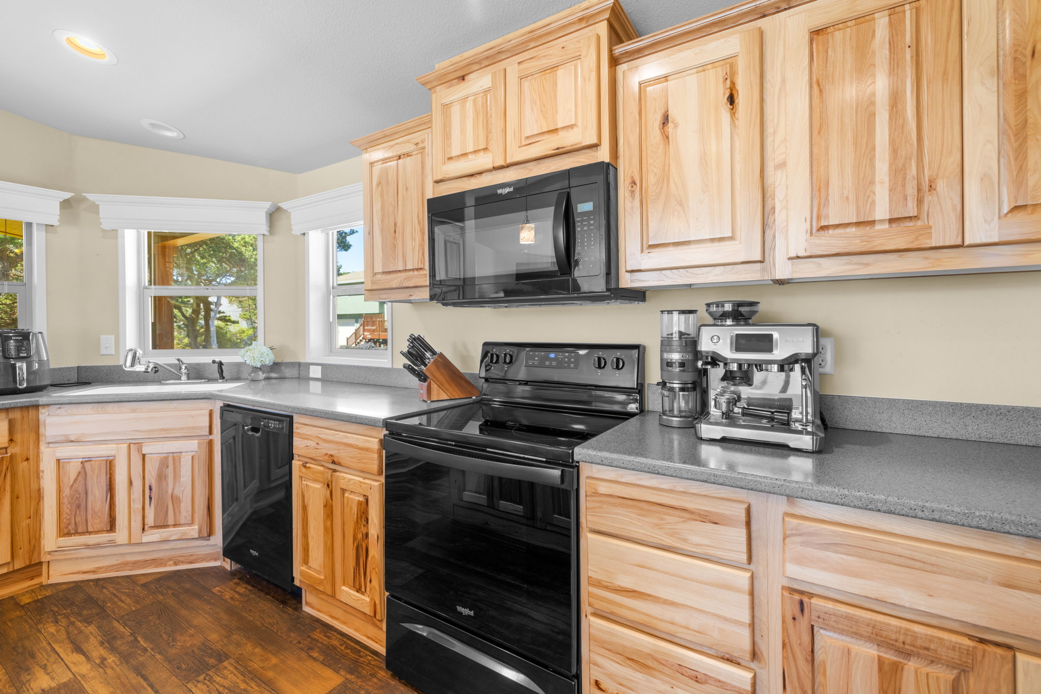 Cloverdale, Oregon, 97135, United States, 2 Bedrooms Bedrooms, ,2 BathroomsBathrooms,Residential,For Sale,1983657