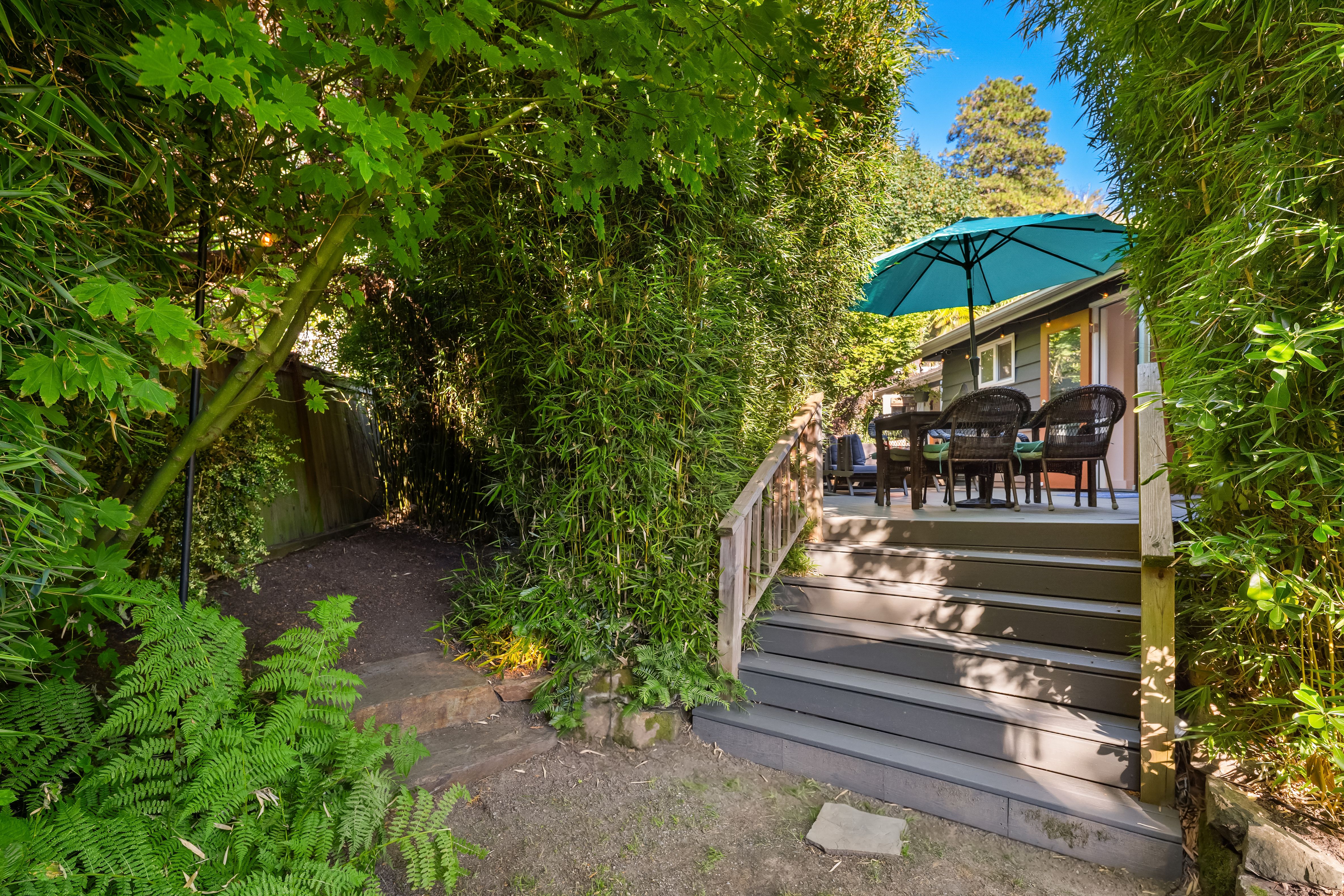  5414 SW Beach Drive Terr, Seattle, WA 98116 - 物件實景