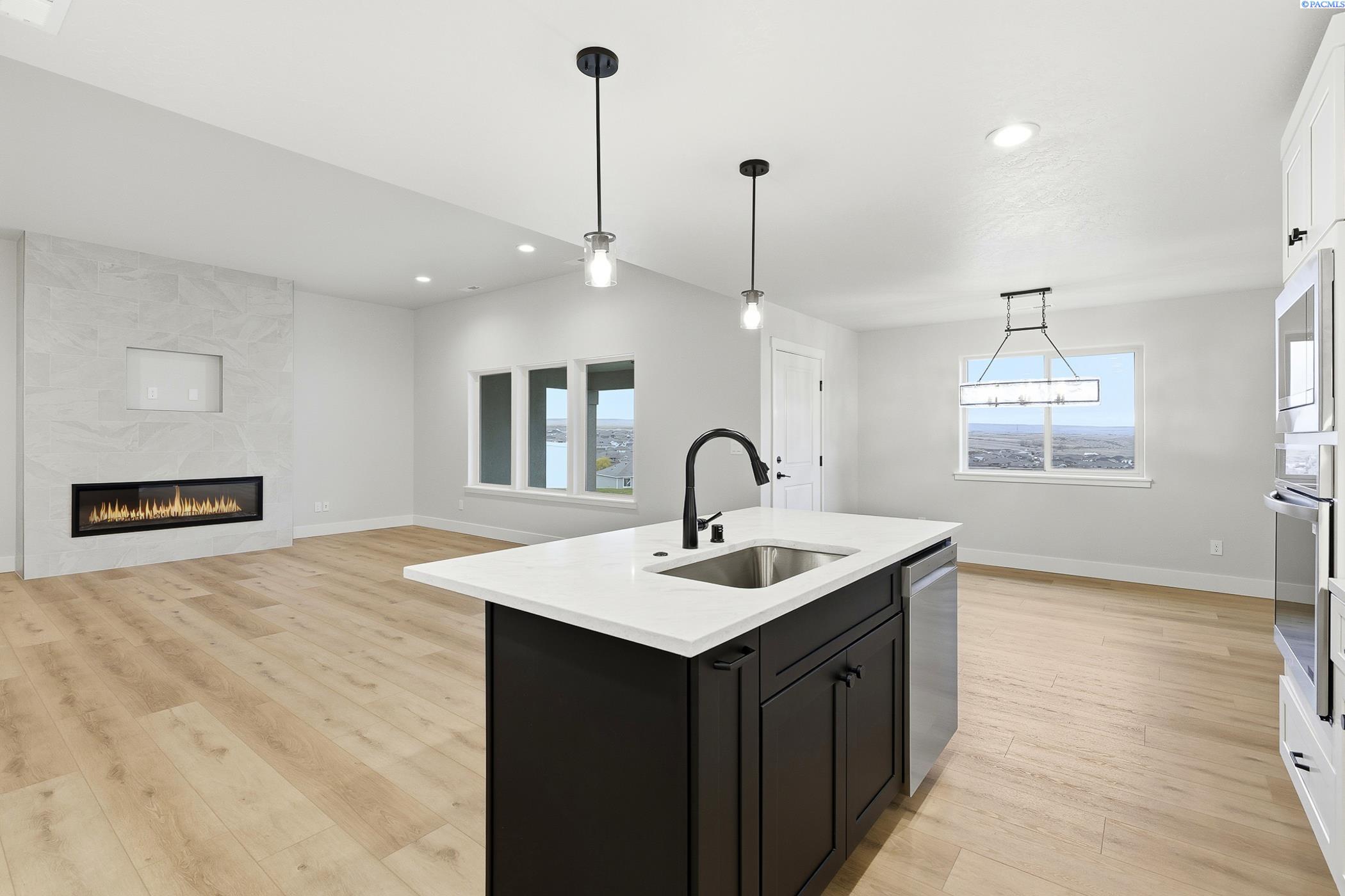 Kennewick, Washington, 99338, United States, 3 Bedrooms Bedrooms, ,1 BathroomBathrooms,Residential,For Sale,2000411