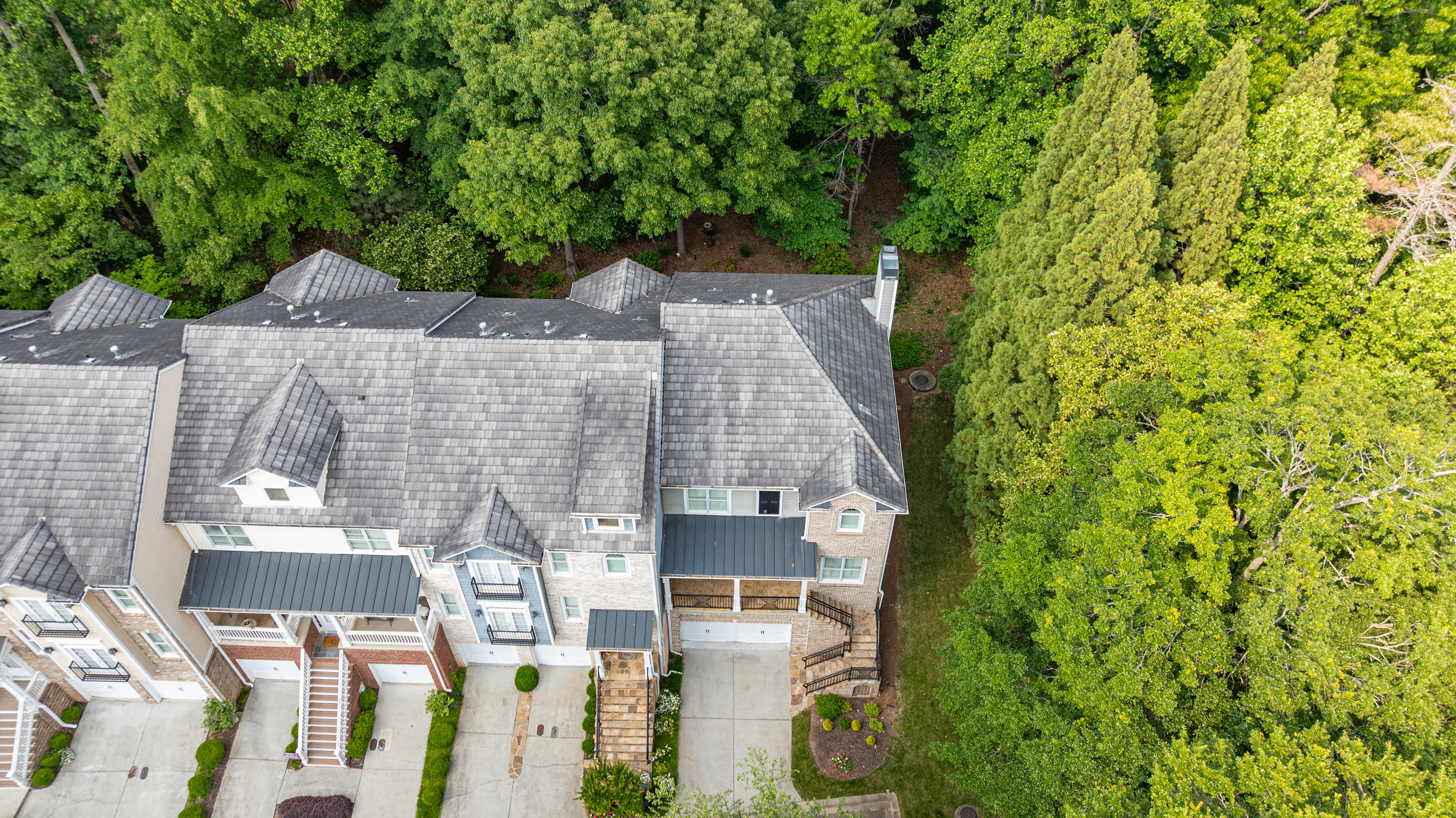  Sandy Springs Townhome Lives Like a Single Family Residence - 物件實景