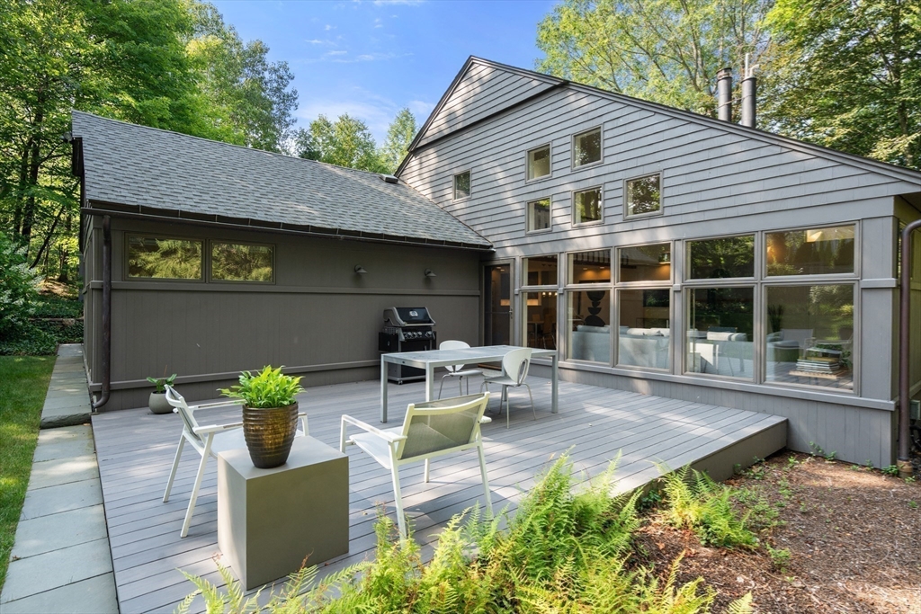 Brookline, Massachusetts, 02467, United States, 3 Bedrooms Bedrooms, ,3 BathroomsBathrooms,Residential,For Sale,1941652