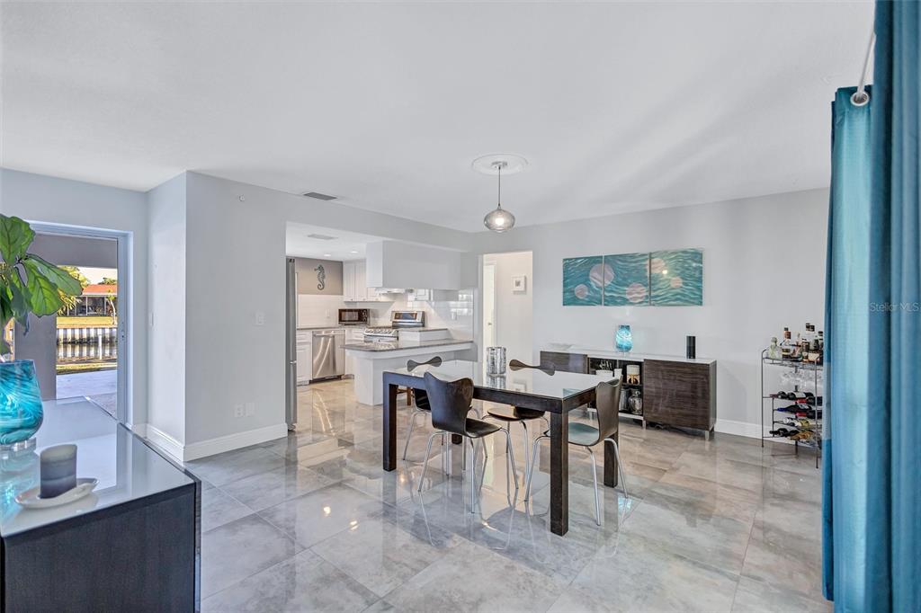 St Petersburg, Florida, 33705, United States, 4 Bedrooms Bedrooms, ,3 BathroomsBathrooms,Residential,For Sale,1991648