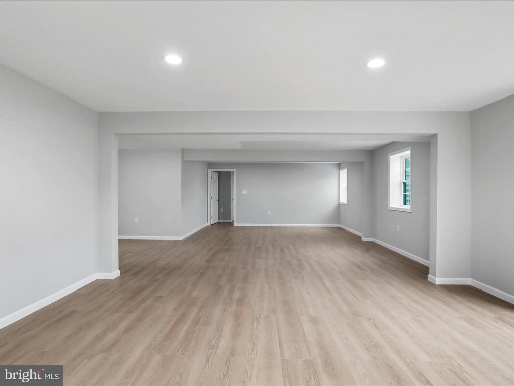 Woodstock, Virginia, 22664, United States, 5 Bedrooms Bedrooms, ,3 BathroomsBathrooms,Residential,For Sale,1982458