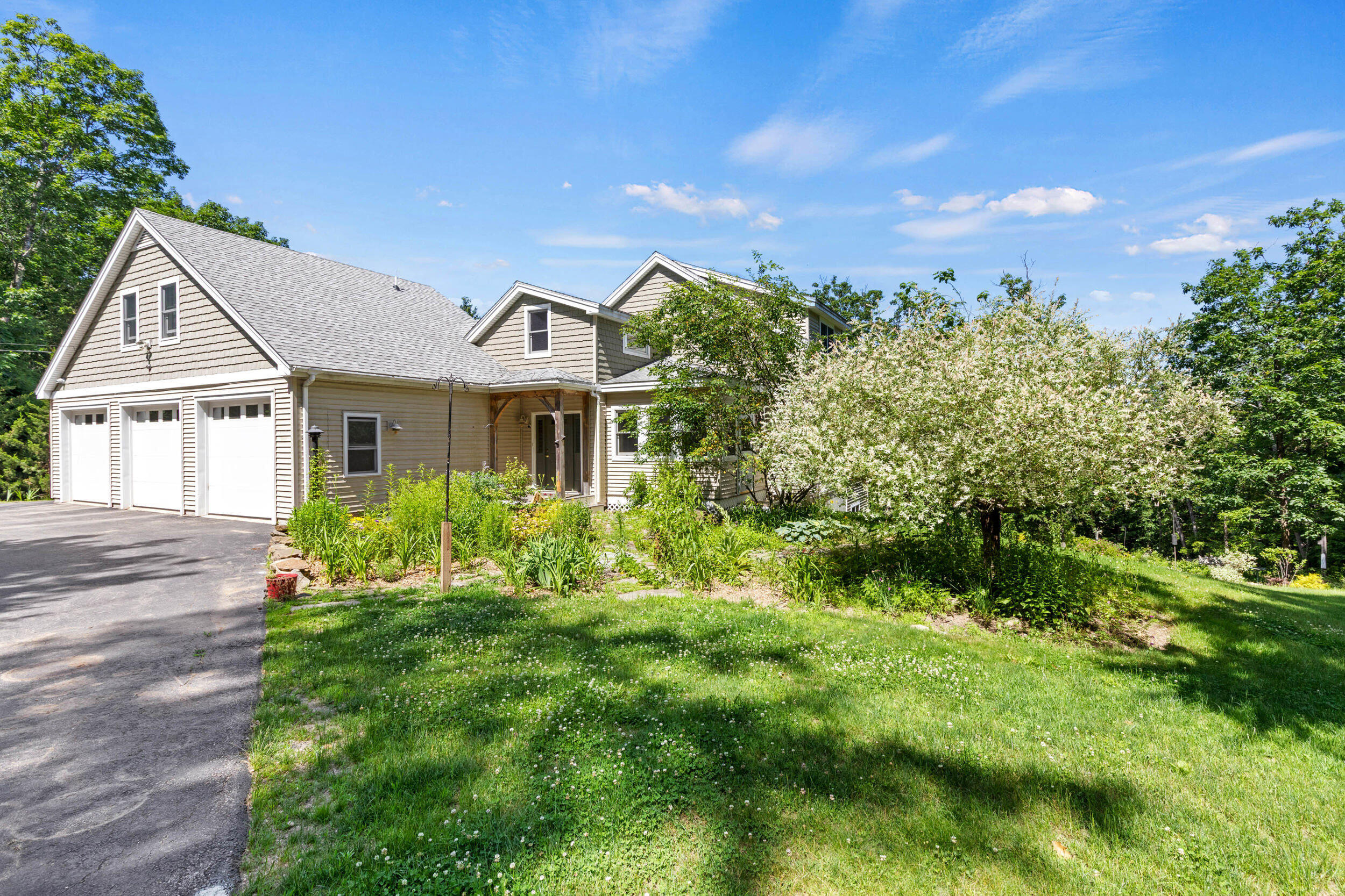 Windham, Maine, 04062, United States, 3 Bedrooms Bedrooms, ,4 BathroomsBathrooms,Residential,For Sale,1937682