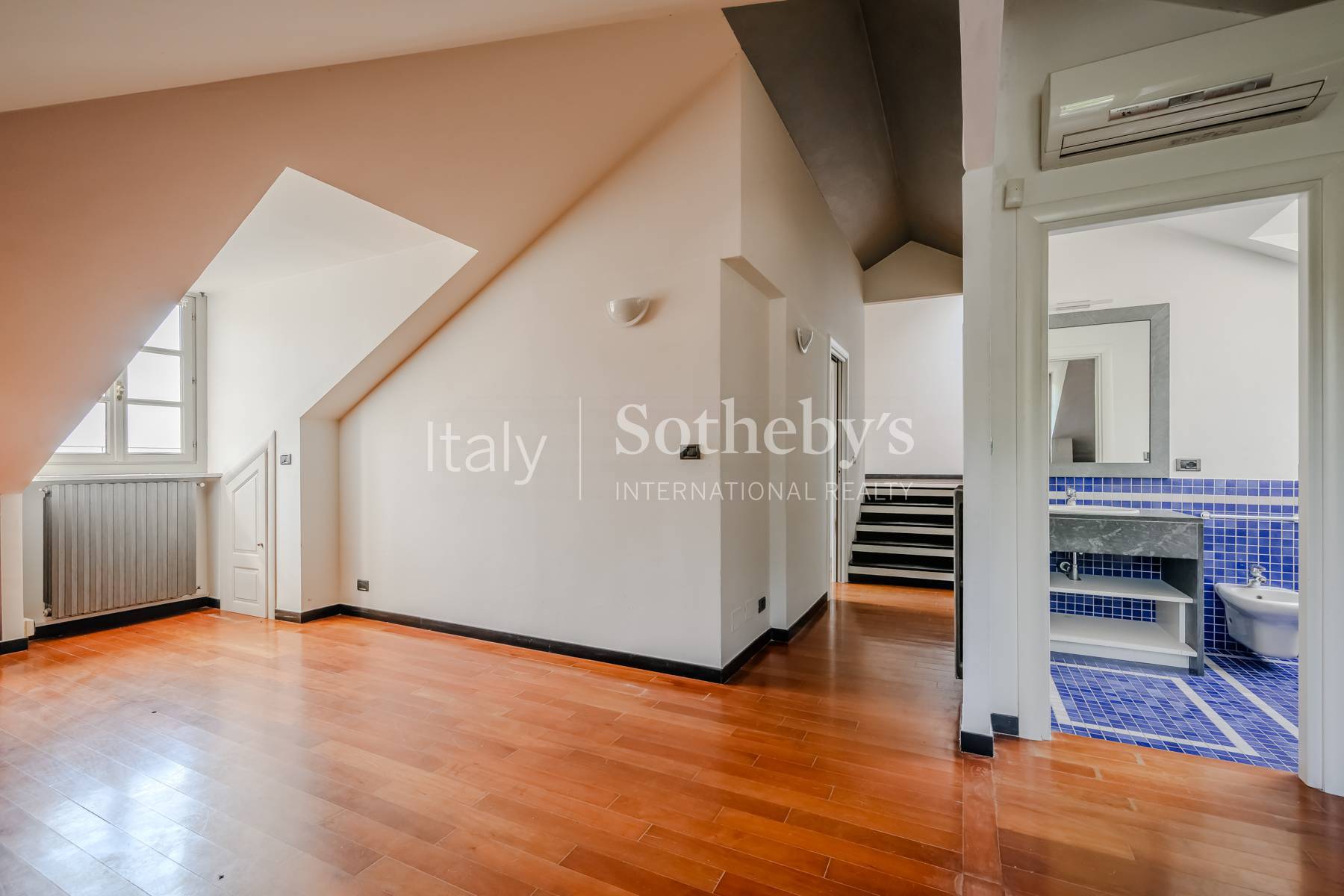  Attic apartment with terrace in an 18th-Century residence - 物件實景