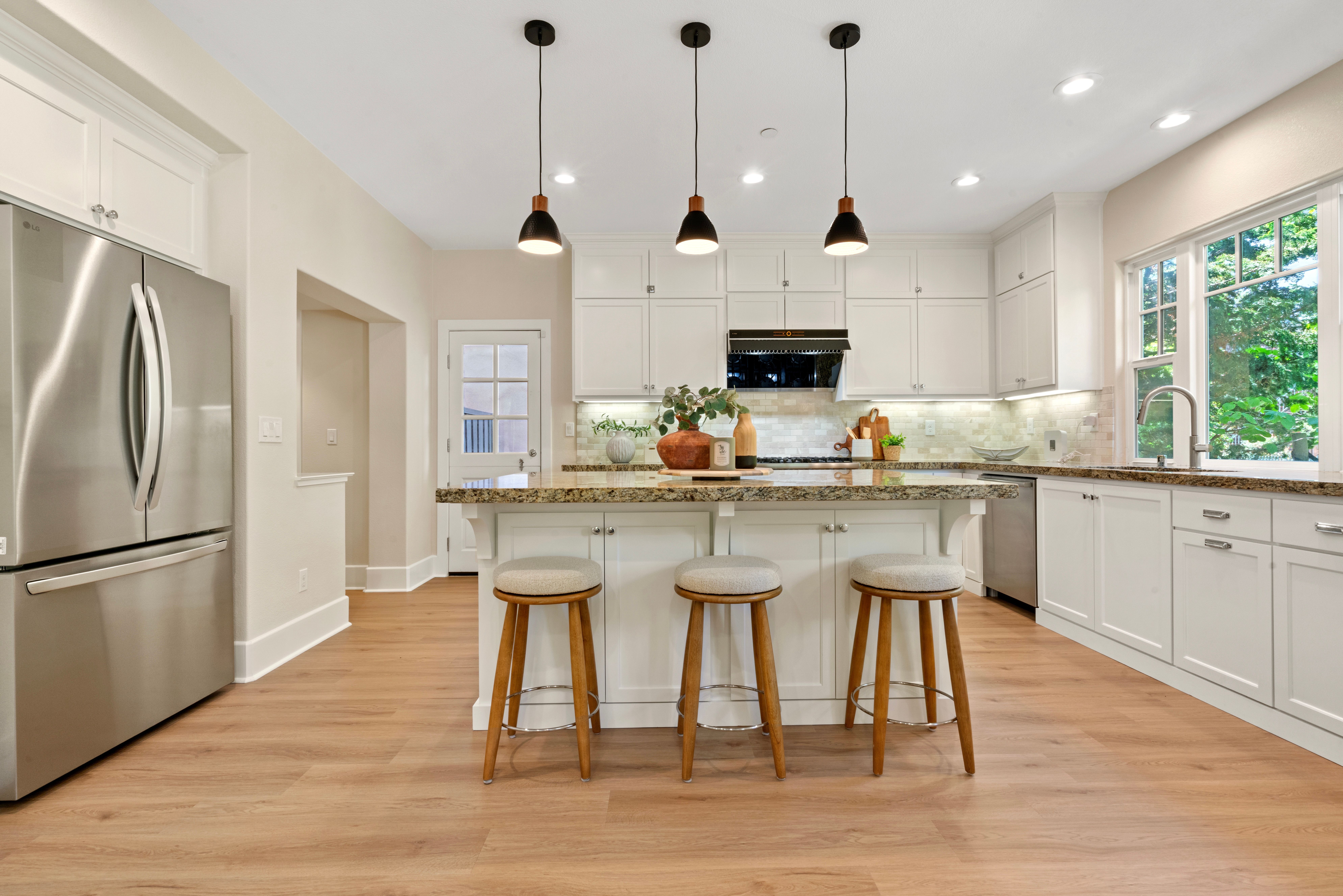  Stunningly Remodeled Craftsman with Top-Rated Warm Springs Schools - 物件實景