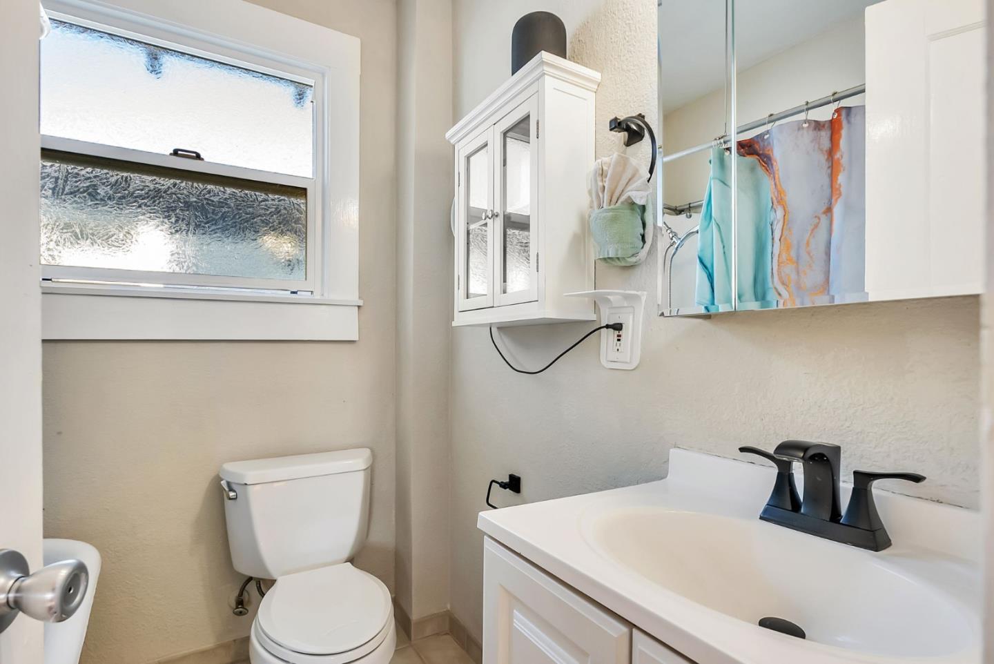 Oakland, California, 94601, United States, 2 Bedrooms Bedrooms, ,2 BathroomsBathrooms,Residential,For Sale,1901407