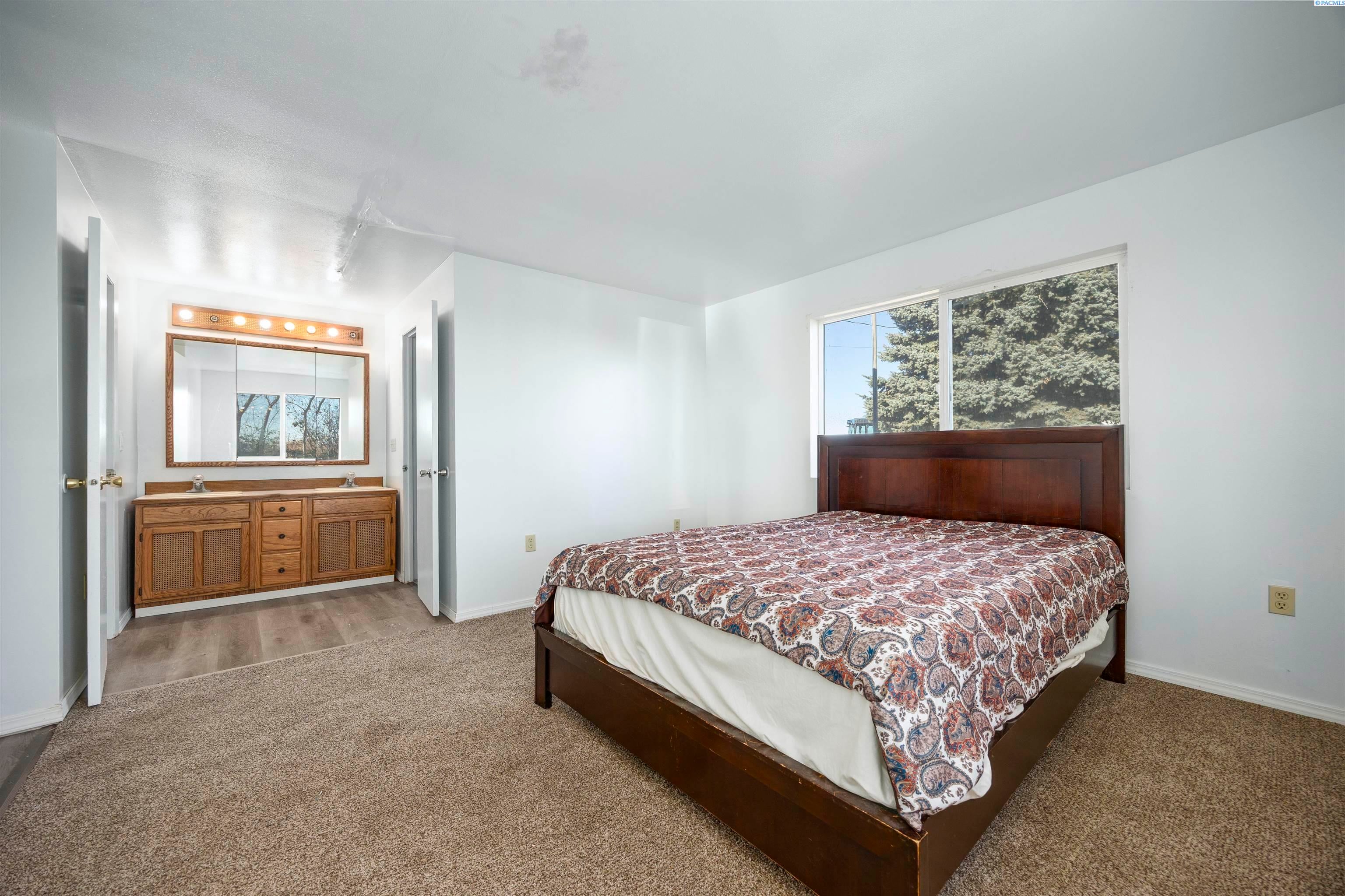 Pasco, Washington, 99301, United States, 2 Bedrooms Bedrooms, ,1 BathroomBathrooms,Residential,For Sale,1997990