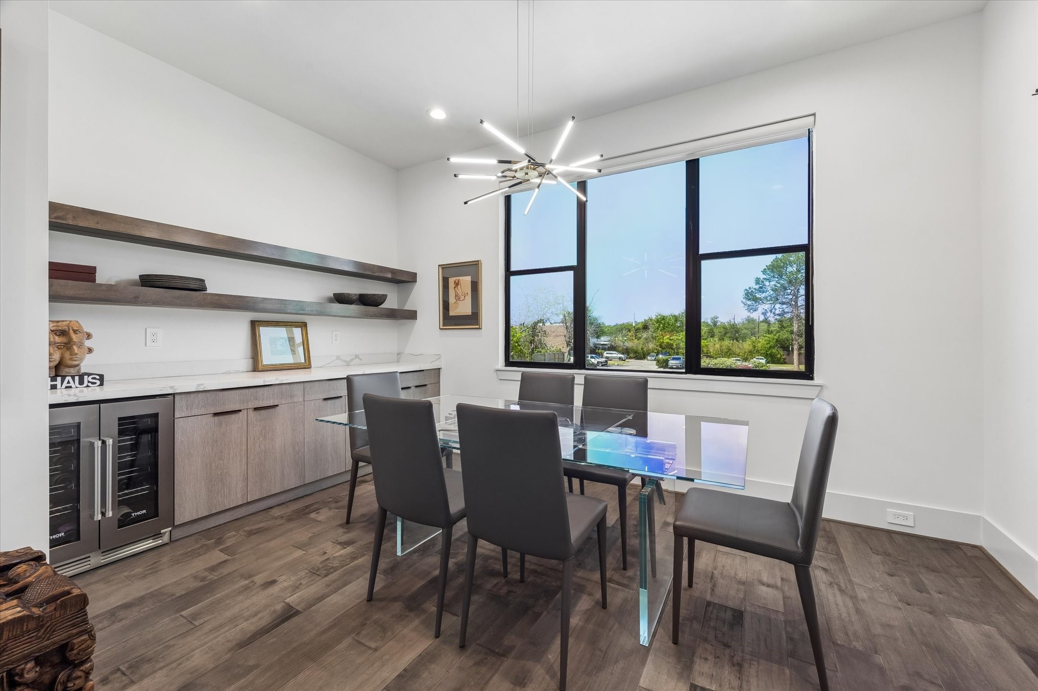 2435 Sheridan Street - 物件實景