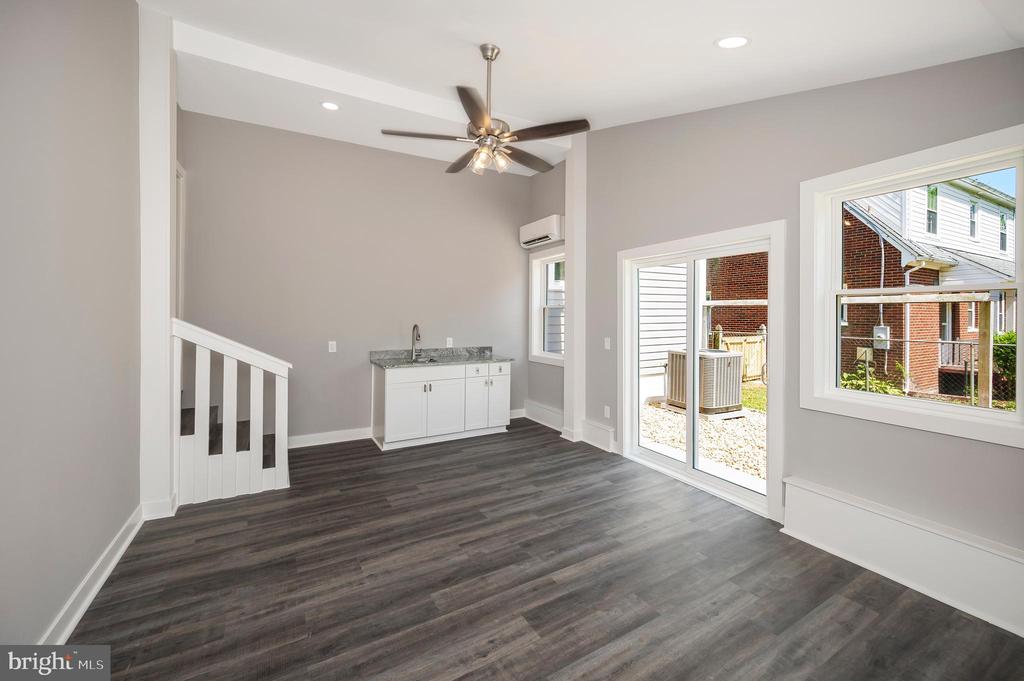 Fredericksburg, Virginia, 22401, United States, 4 Bedrooms Bedrooms, ,3 BathroomsBathrooms,Residential,For Sale,1916037