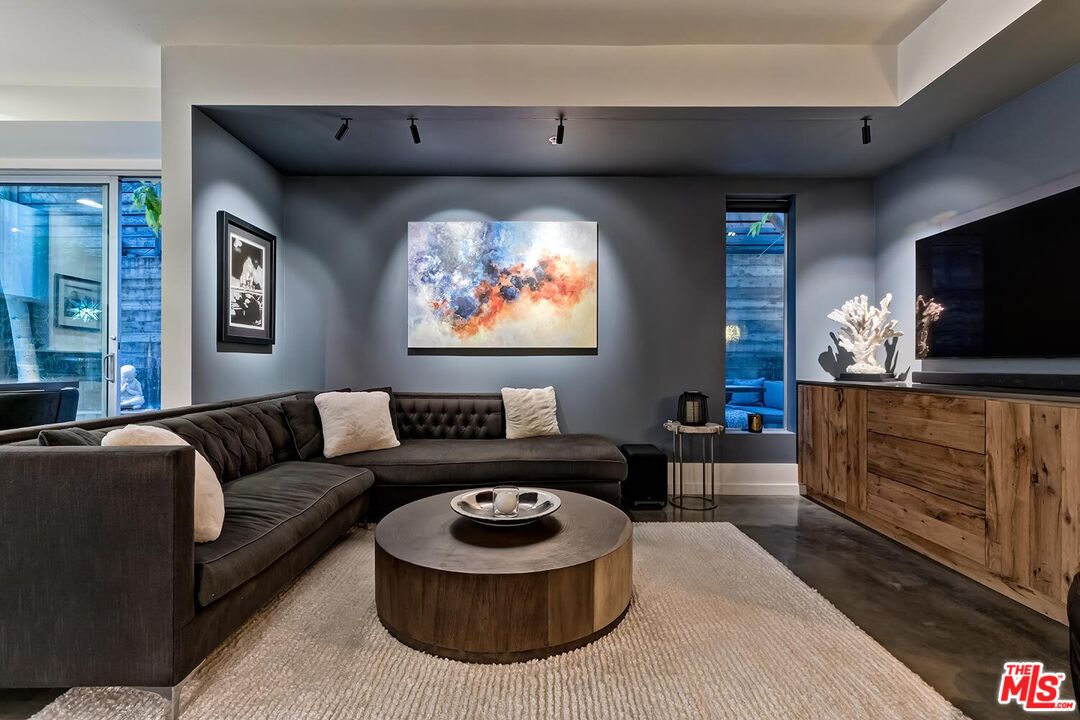 West Hollywood, California, 90069, United States, 2 Bedrooms Bedrooms, ,2 BathroomsBathrooms,Residential,For Sale,1760061