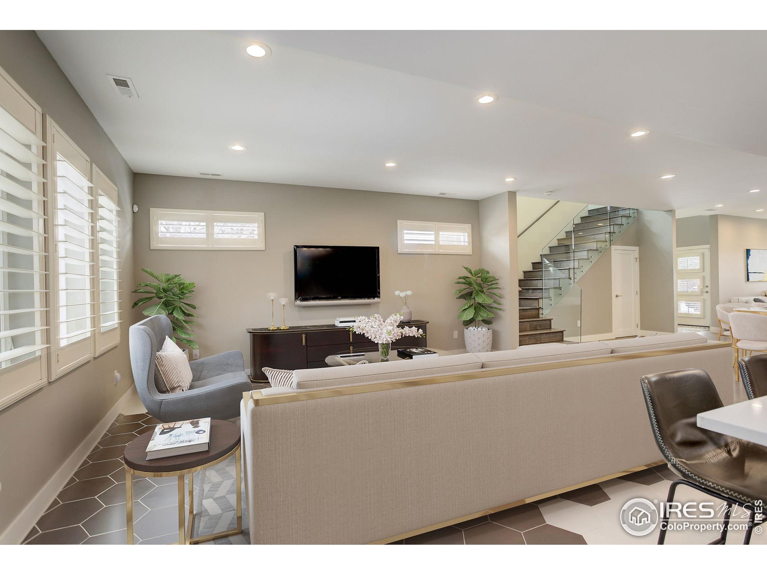 Denver, Colorado, 80210, United States, 4 Bedrooms Bedrooms, ,2 BathroomsBathrooms,Residential,For Sale,1950739