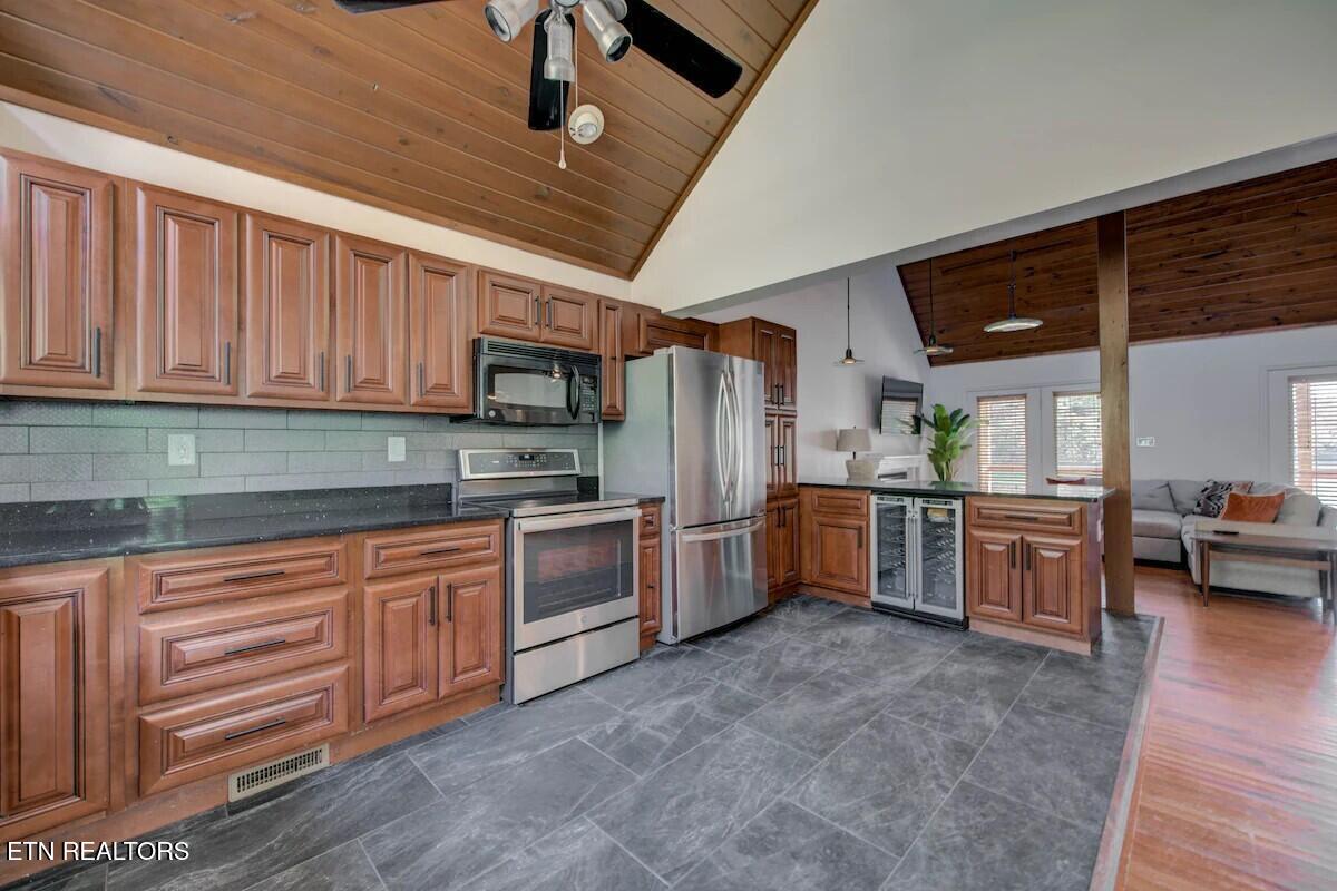 Harriman, Tennessee, 37748, United States, 3 Bedrooms Bedrooms, ,2 BathroomsBathrooms,Residential,For Sale,1907631