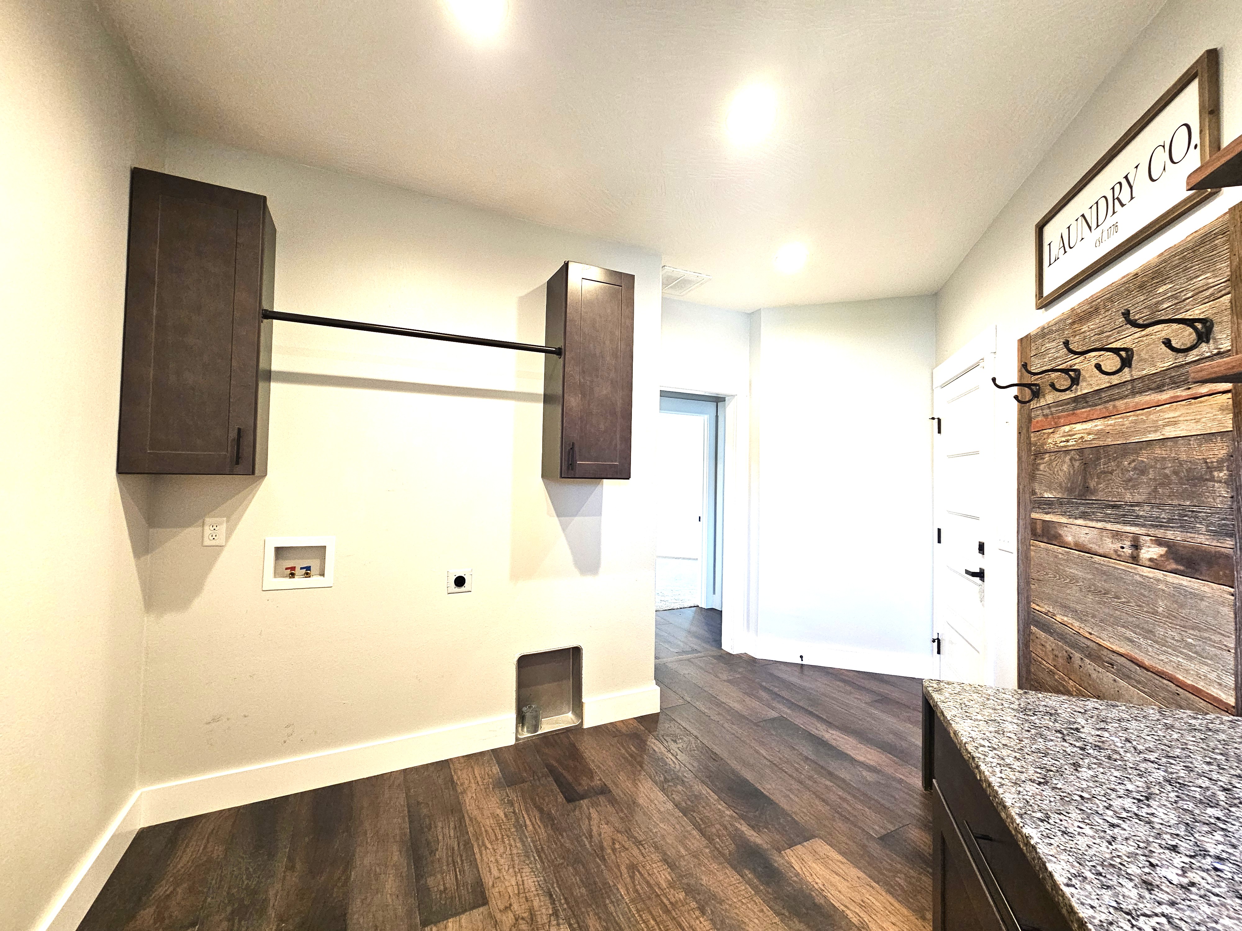 SPRINGFIELD, Missouri, 65804, United States, 4 Bedrooms Bedrooms, ,4 BathroomsBathrooms,Residential,For Sale,1996433