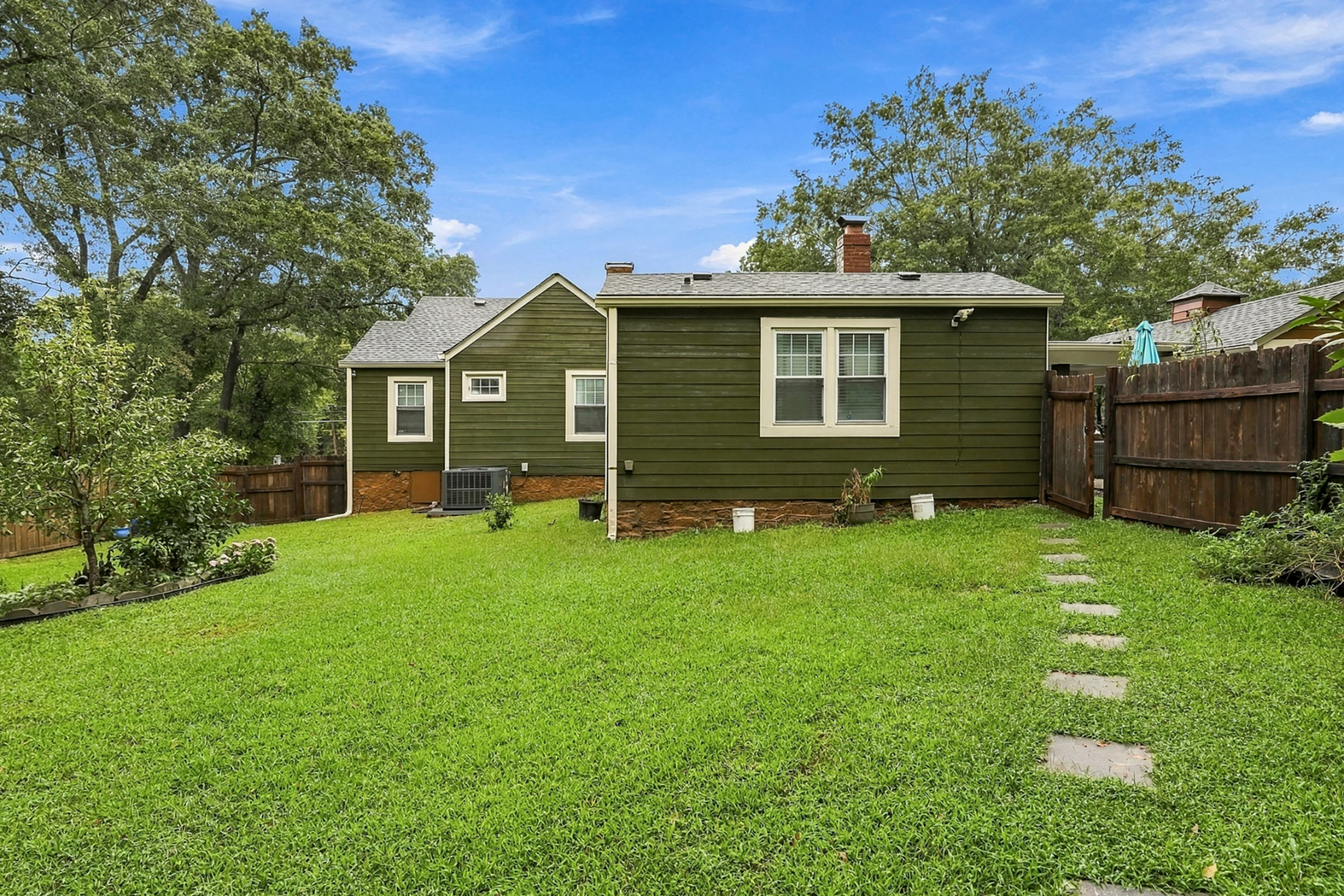  thoughtfully update 1940s ranch in lithonia - 物件實景