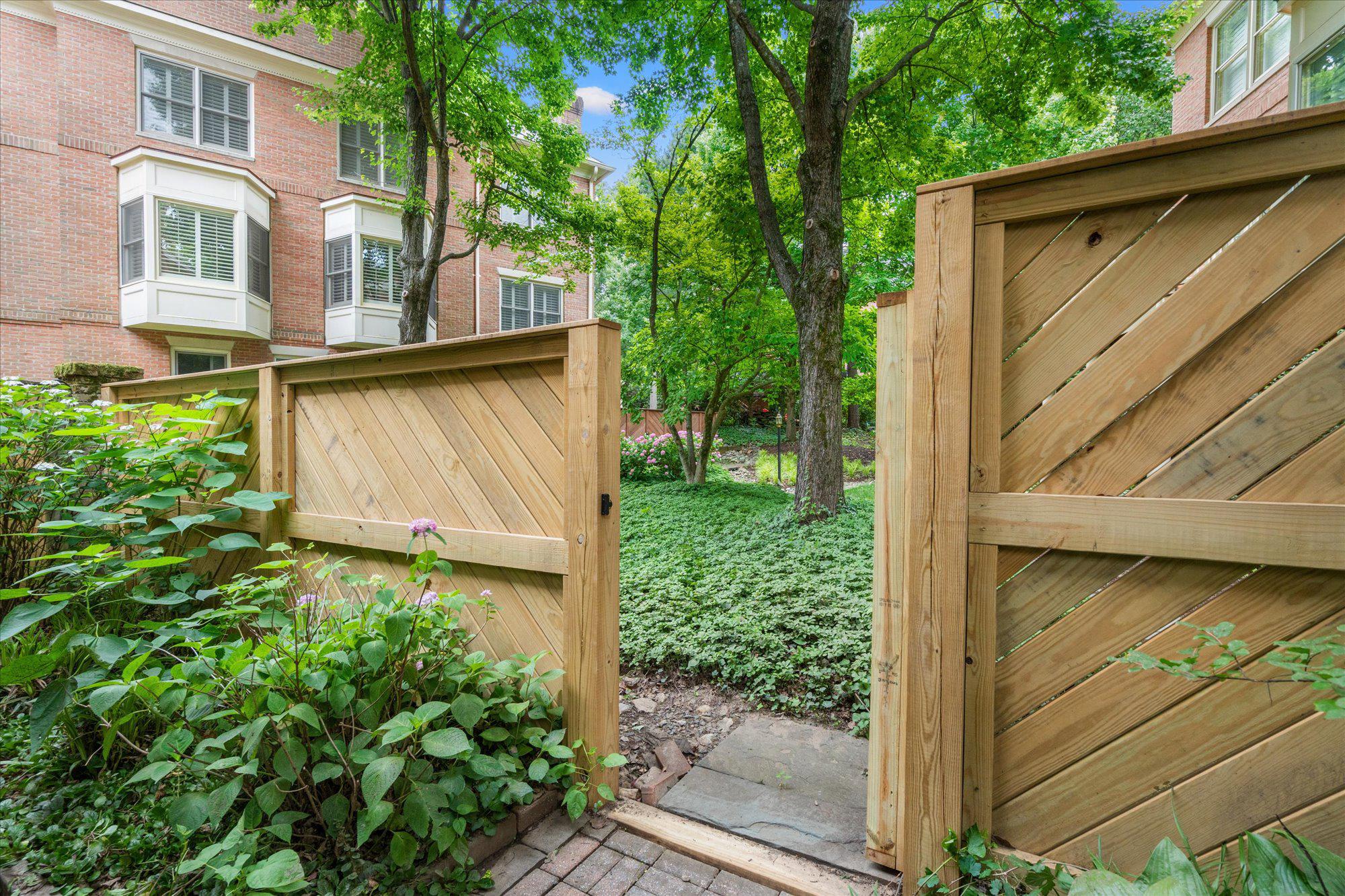  126 Gresham Place, Falls Church, VA, 22046 - 物件實景