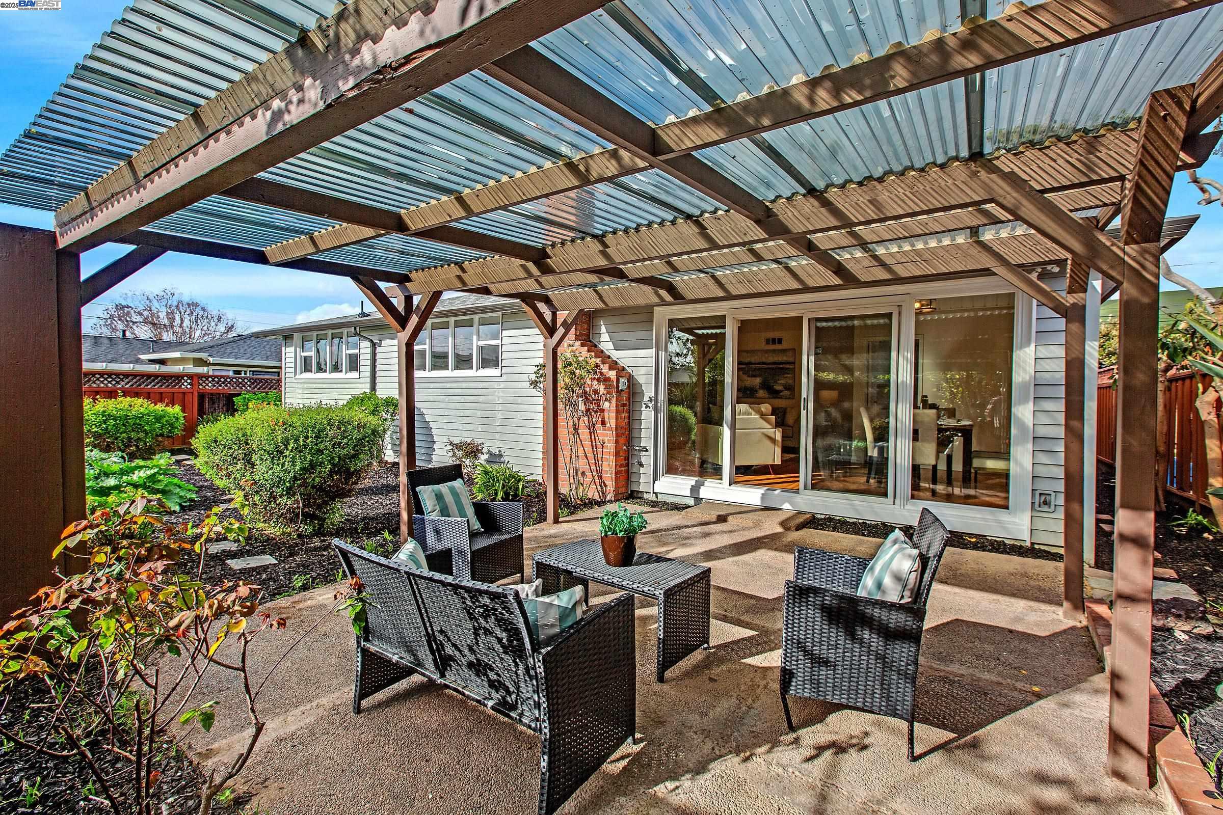 Hayward, California, 94544, United States, 6 Bedrooms Bedrooms, ,2 BathroomsBathrooms,Residential,For Sale,1868213