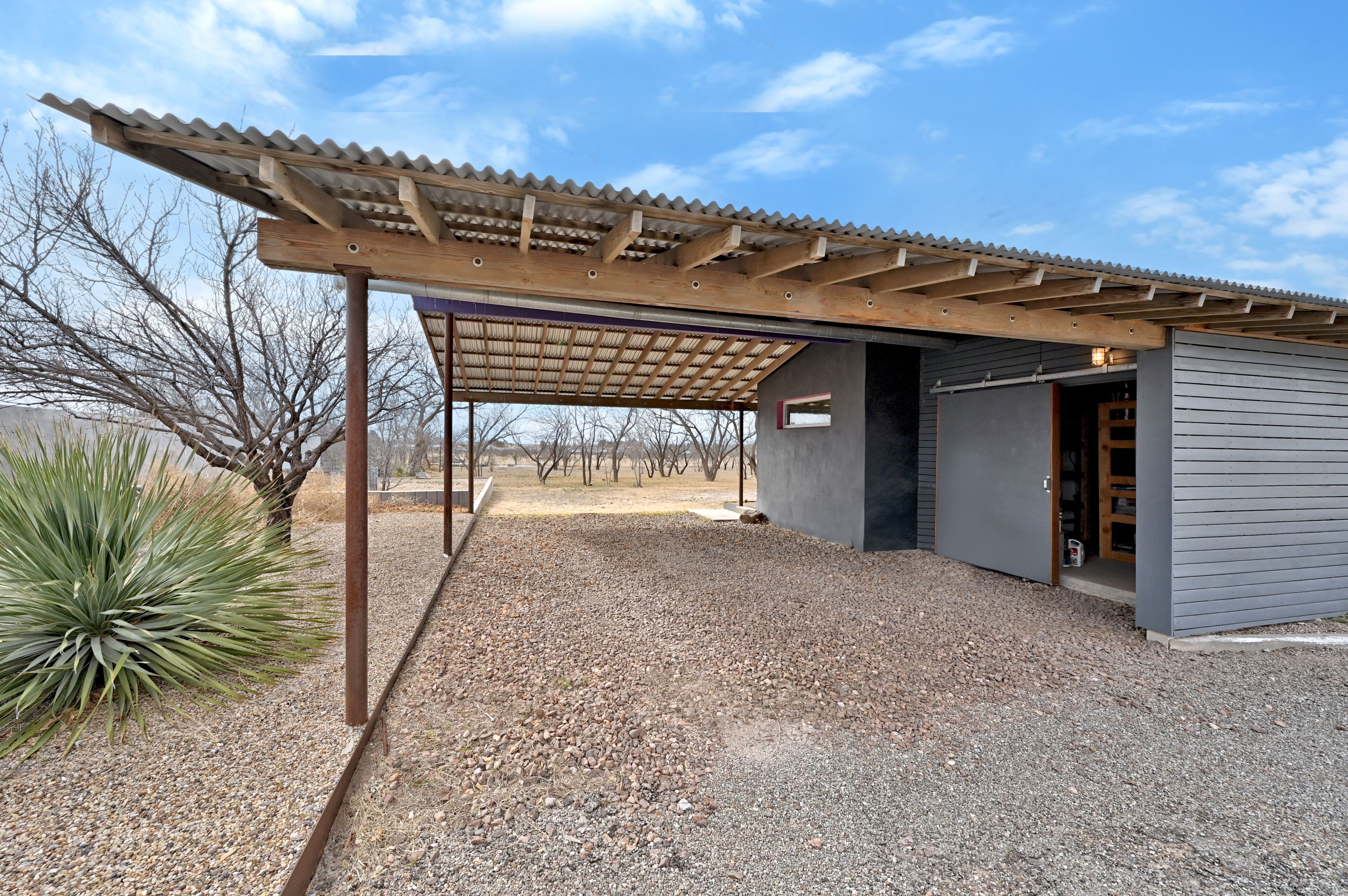  1011 West Washington Street, Marfa, TX 79843 - 物件實景