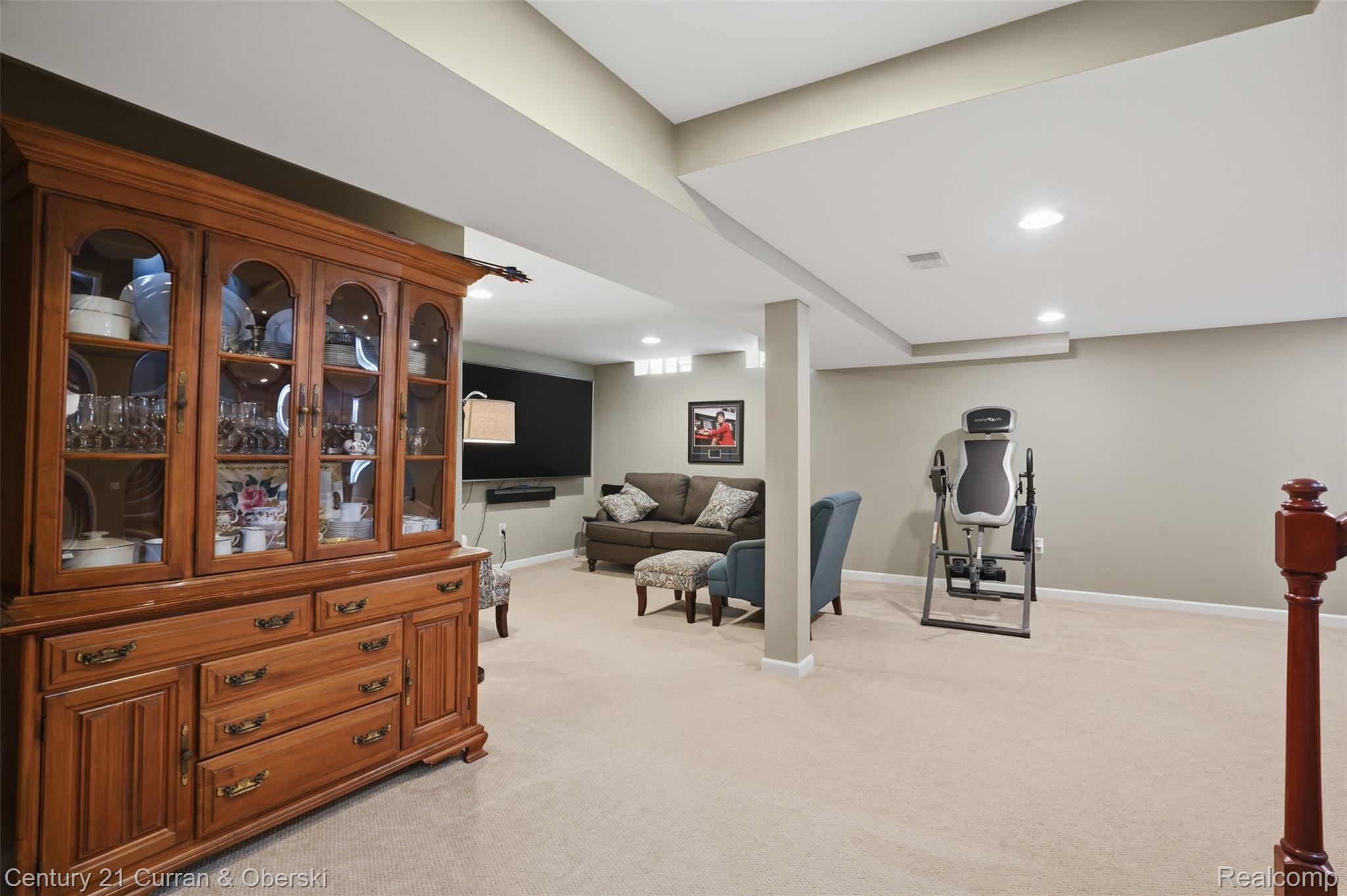 Farmington Hills, Michigan, 48331, United States, 4 Bedrooms Bedrooms, ,4 BathroomsBathrooms,Residential,For Sale,2048985