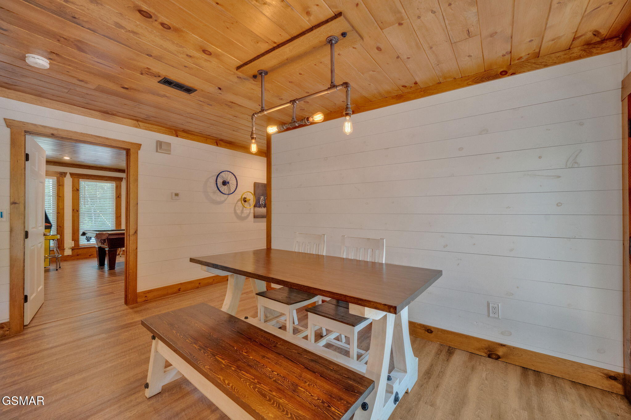 Gatlinburg, Tennessee, 37738, United States, 4 Bedrooms Bedrooms, ,5 BathroomsBathrooms,Residential,For Sale,1921348