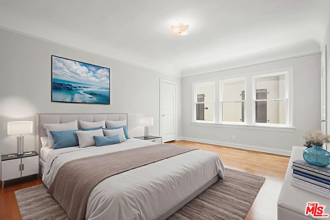 Los Angeles, California, 90036, United States, 3 Bedrooms Bedrooms, ,3 BathroomsBathrooms,Residential,For Sale,1896825