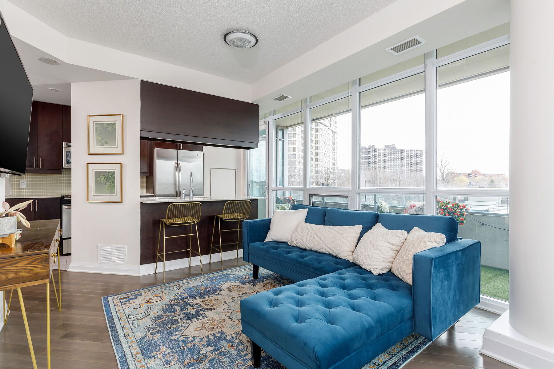  Spacious and Bright Condo - 物件實景