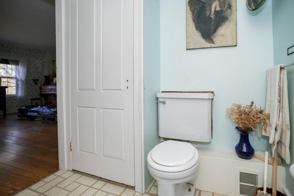 Farmington, Maine, 04938, United States, 5 Bedrooms Bedrooms, ,3 BathroomsBathrooms,Residential,For Sale,1960728