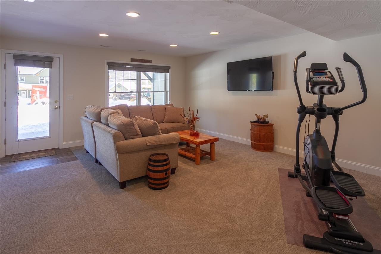 Lincoln, New Hampshire, 03251, United States, 5 Bedrooms Bedrooms, ,5 BathroomsBathrooms,Residential,For Sale,1978136