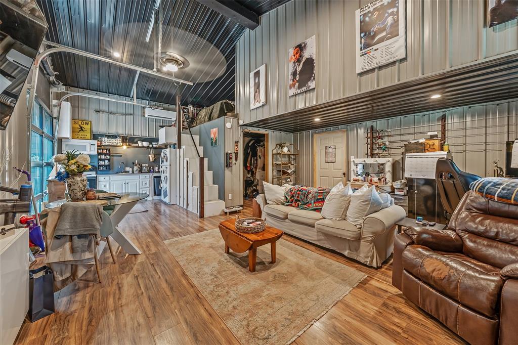 Mineola, Texas, 75773, United States, 3 Bedrooms Bedrooms, ,3 BathroomsBathrooms,Residential,For Sale,1947145